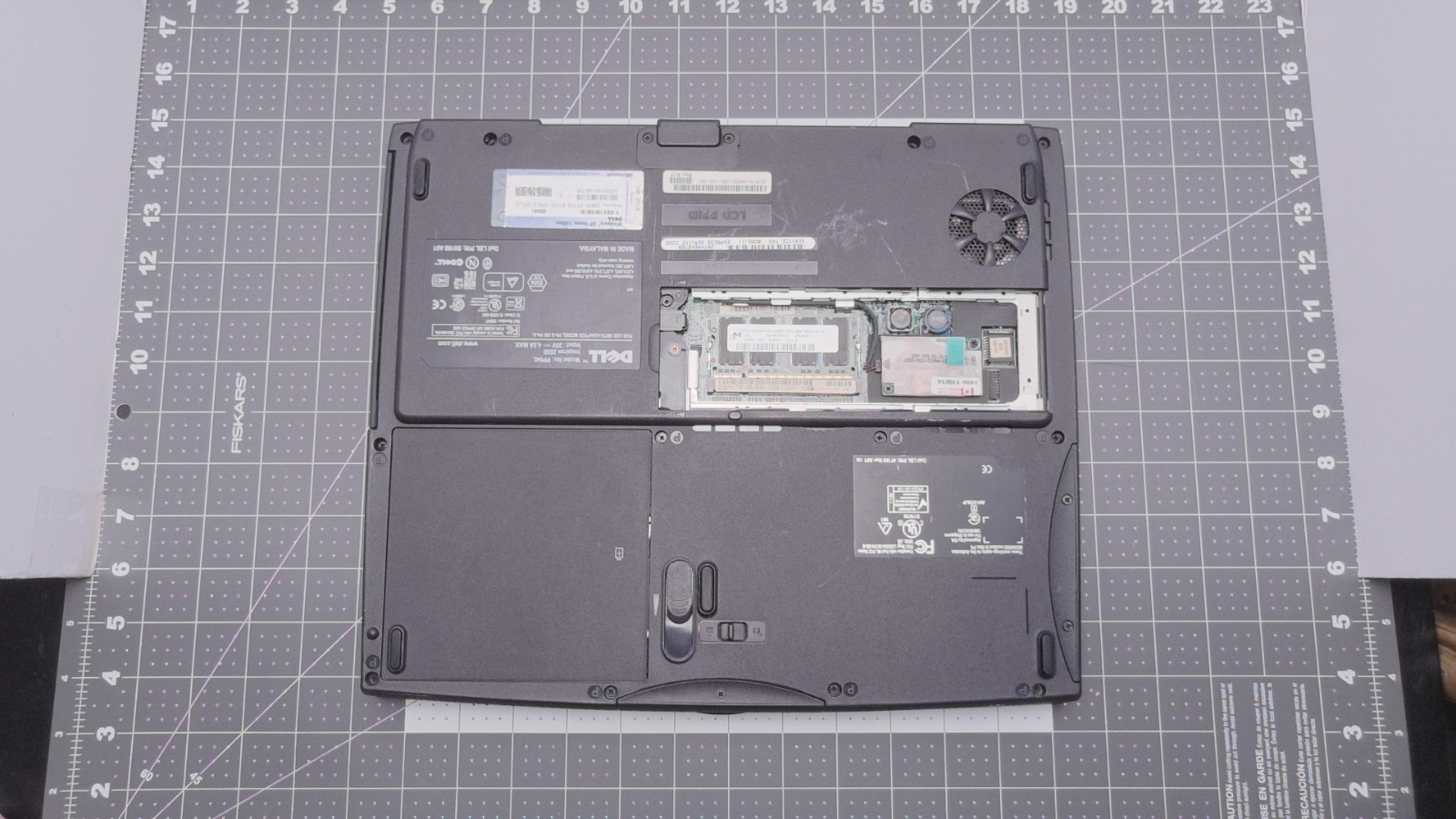 Dell Inspiron 2650 15″ Celeron Laptop [No Power Cord, Untested]