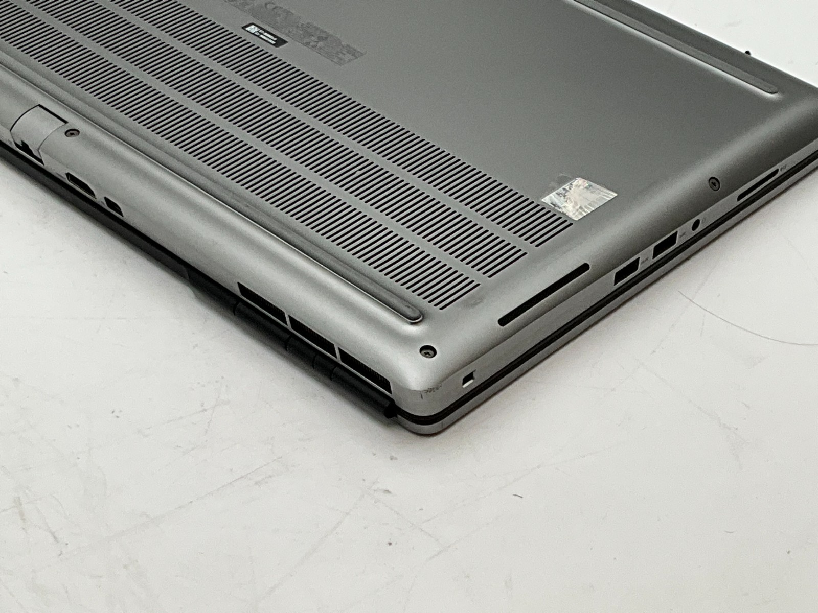 DELL Precision 7560 i7-11850H 2.5g 32GB 1TB T1200 15.6″ Win 11 LAPTOP GDND2J3