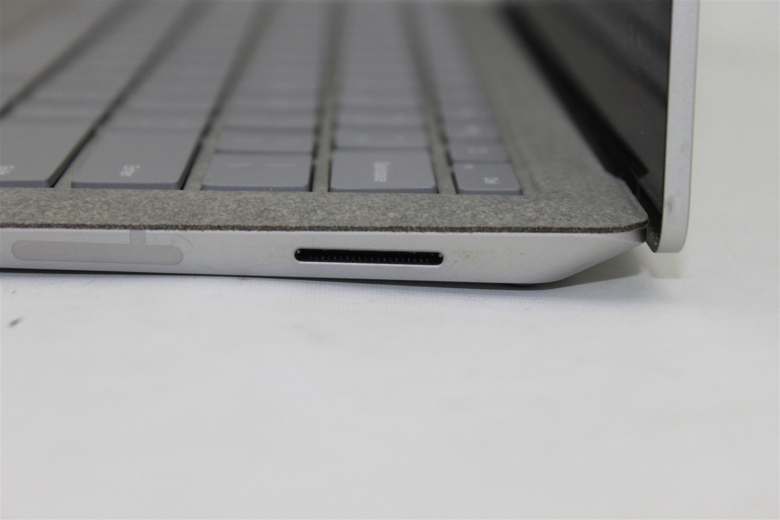 Microsoft Surface Laptop 2 13.5″ Intel Core i5-8350U 8GB DDR4 256GB SSD Win11Pro