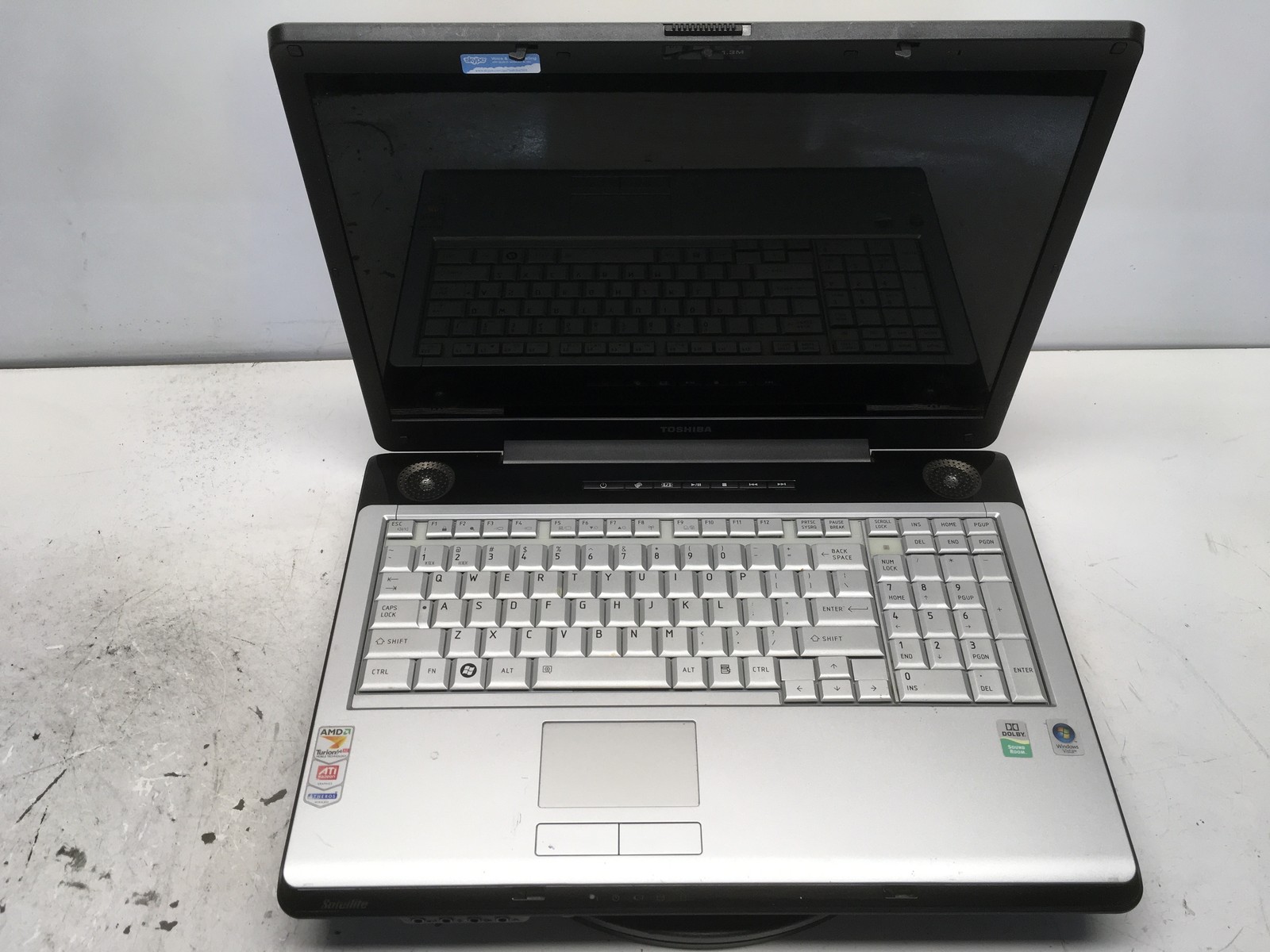 Toshiba Satellite P205D-S8804 AMD 64 X2 TL-60 2GHz 3 GB NO HDD No Batt
