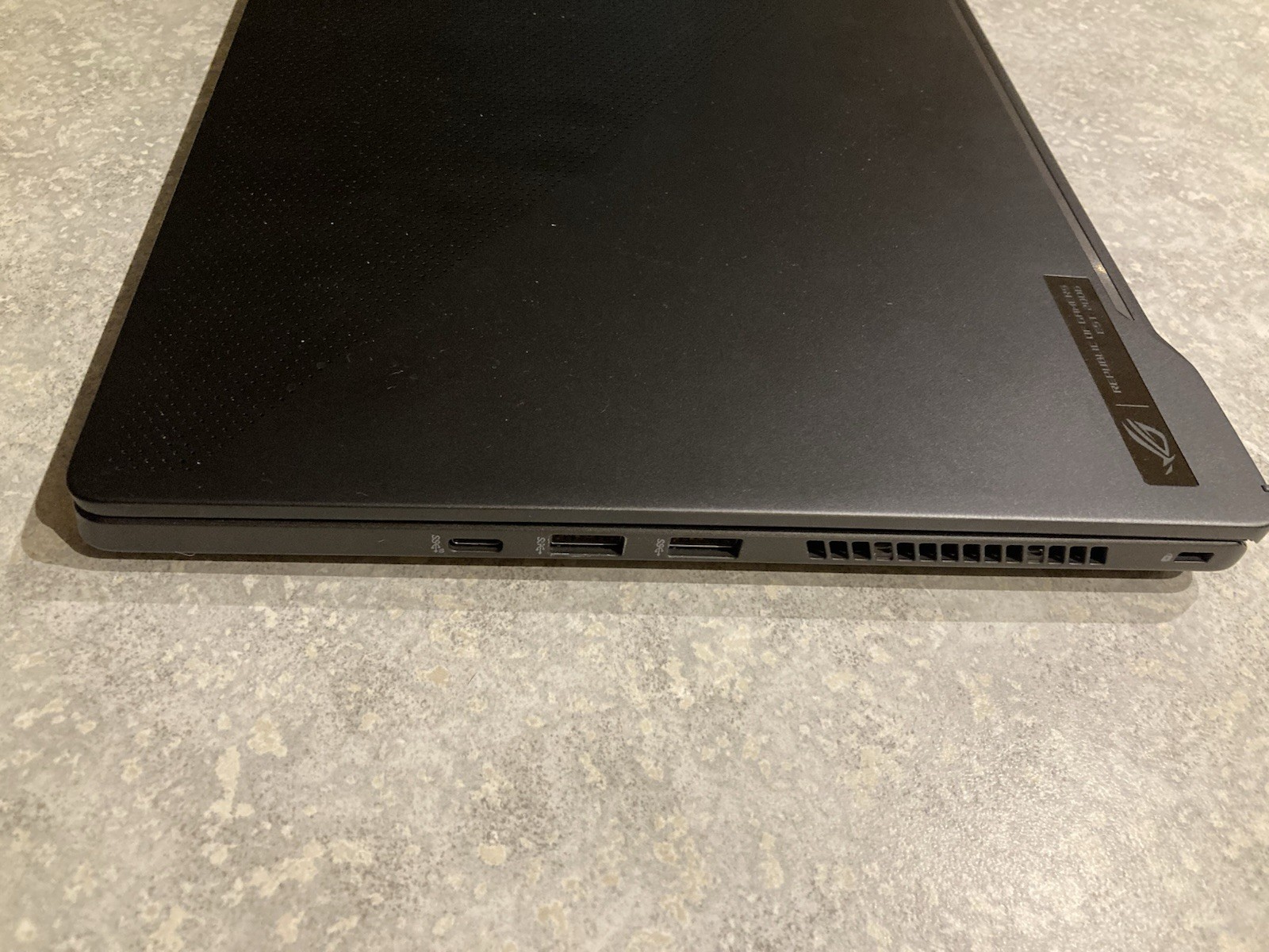 ASUS ROG Zephyrus G14 GA401QH 14″ Ryzen 7 5800HS 16GB 512GB GTX1650