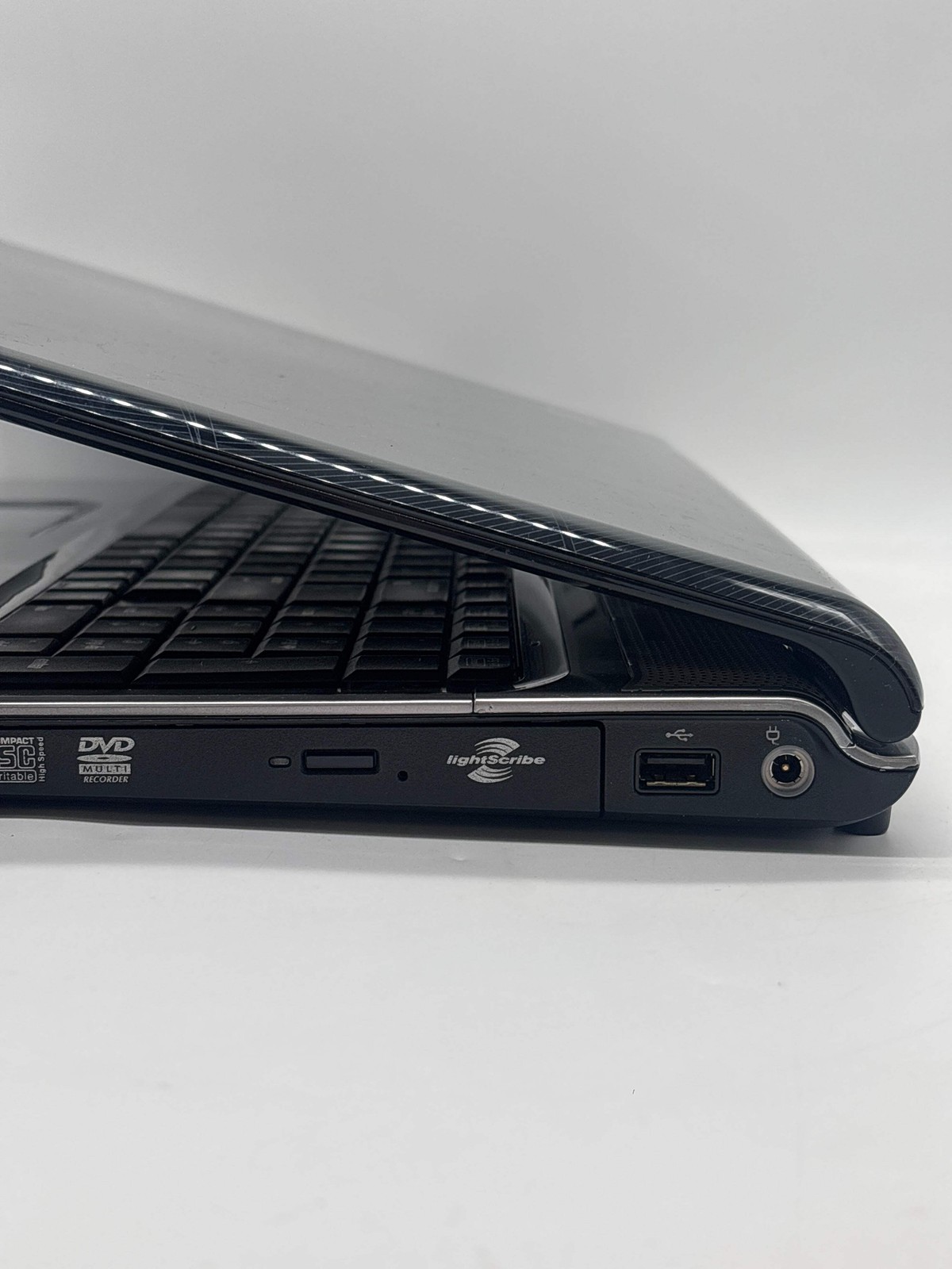 HP Pavilion dv2000 17″ AMD Turion 64 X2 4GB RAM 250GB HDD Black – For Parts