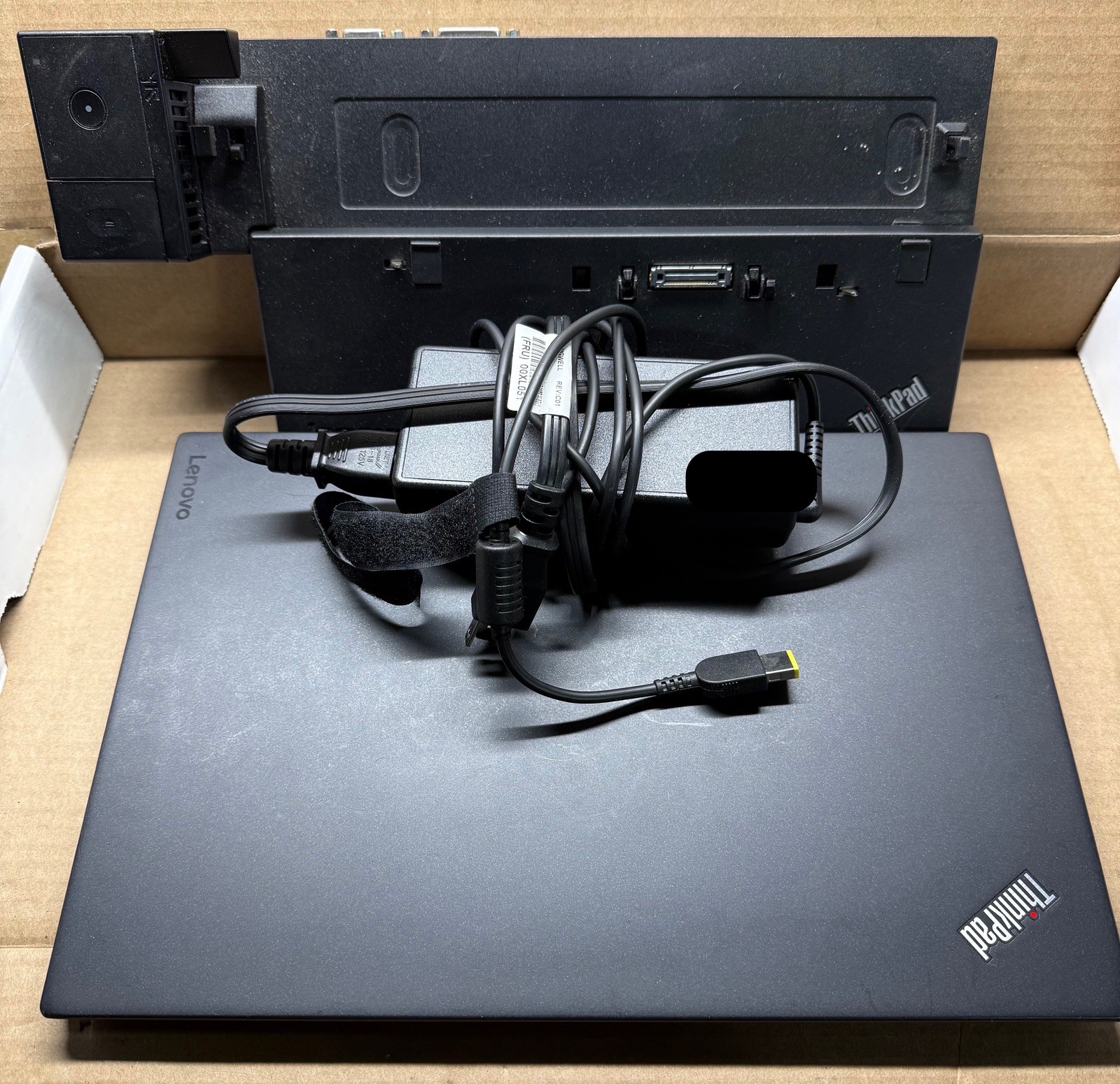 Lenovo ThinkPad T460s, i5-6300U, 8 GB, 14″ FHD, Charger, Dock, AC, No Drive