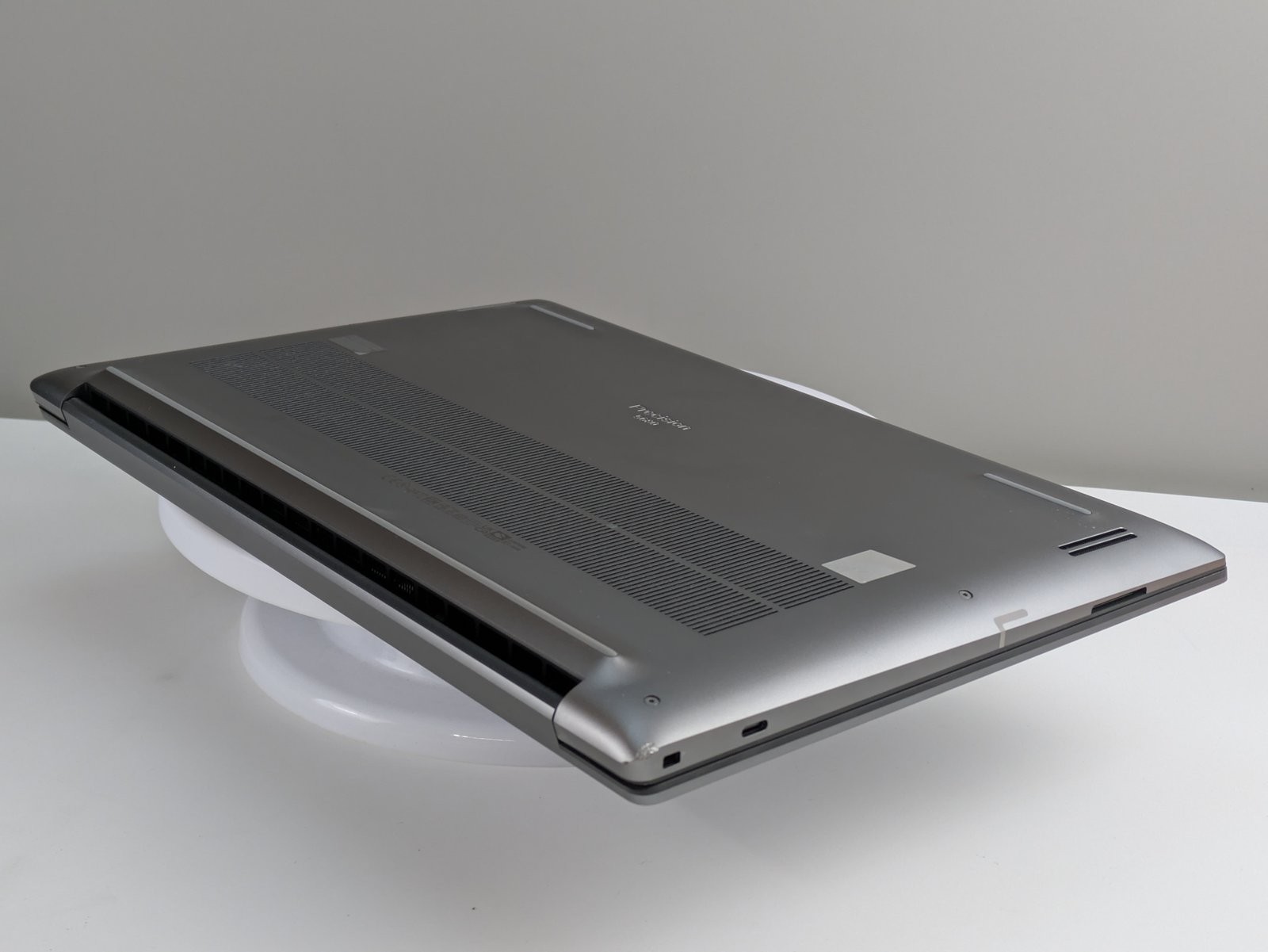 Dell Precision 5680 16″ i7-13800H 32GB RAM 512GB SSD RTX 2000 WUXGA W11P