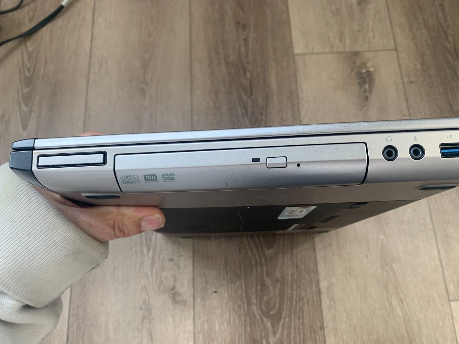 Dell Vostro 3555 15.6″ AMD E2-3000M 1.80GHz 4 GB RAM 320GB HDD Win 7 Pro