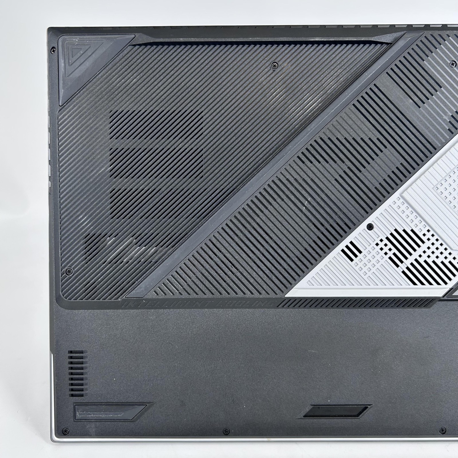 Asus ROG Strix Scar 18 G834 240Hz QHD+ 2.2 GHz i9-14900HX 32GB 1TB SSD RTX 4080