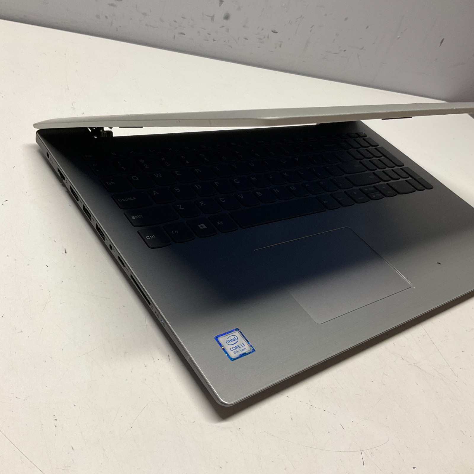 Lenovo Ideapad 330-15IKB 15.6″ Intel Core i3-8130U @2.20GHz 4GB RAM 1TB HDD