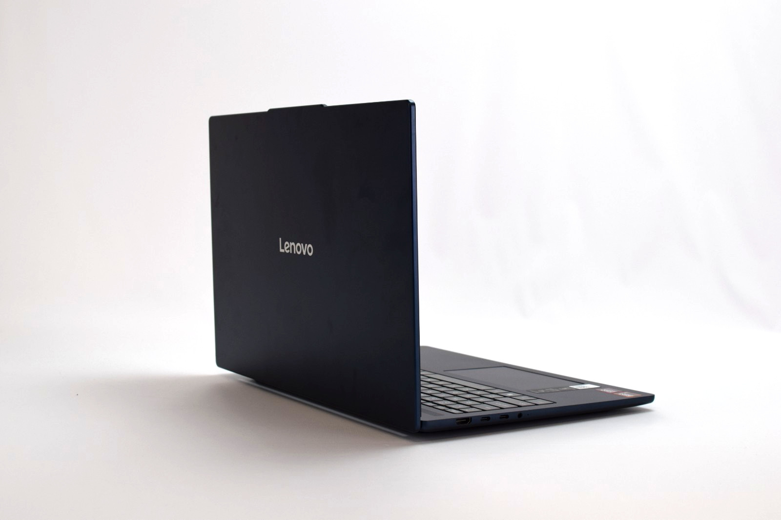 Lenovo IdeaPad Slim 5 – 16″ WUXGA TS, Ryzen AI 7 350, 16GB RAM, 1TB SSD