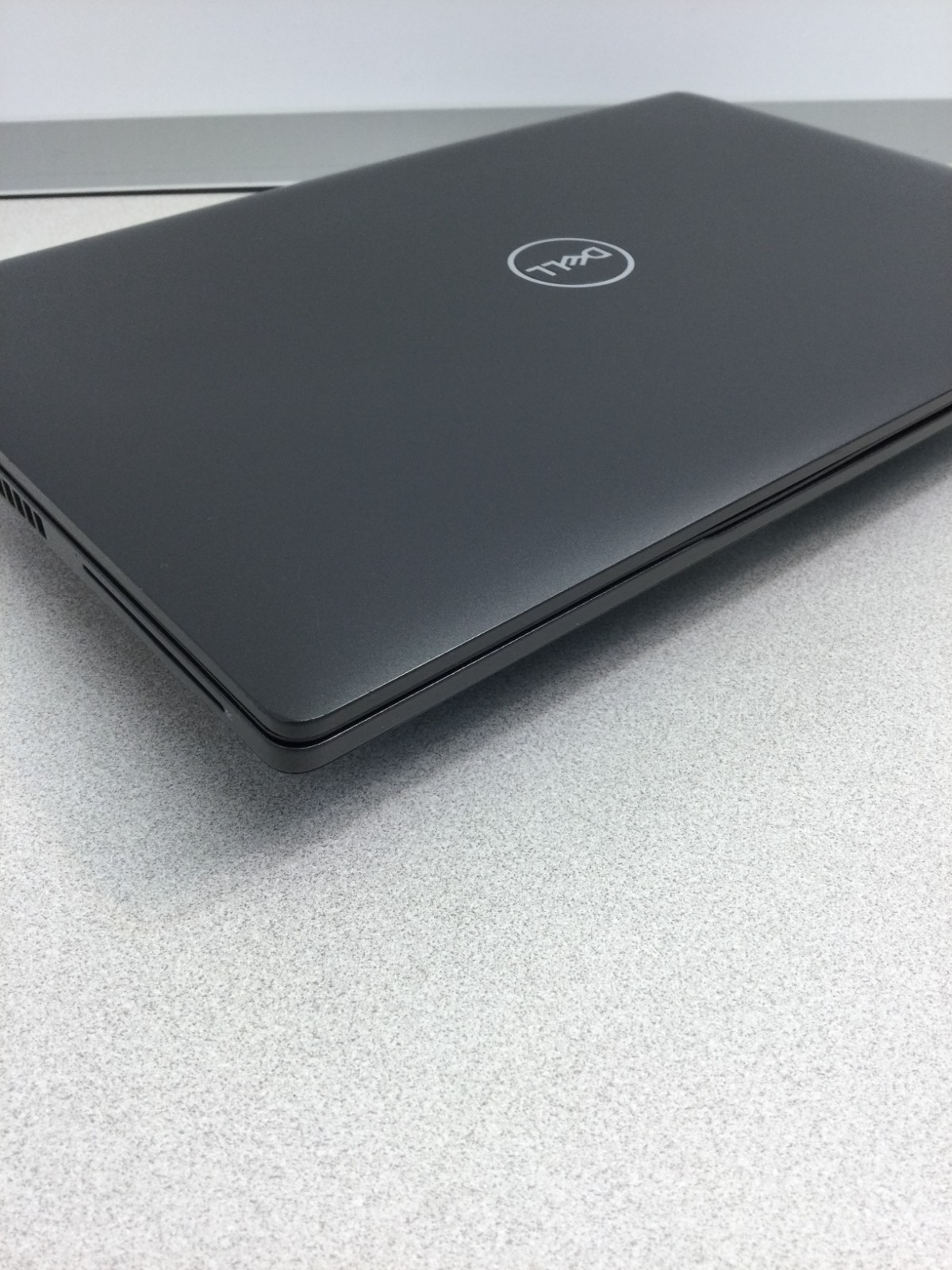 Dell Latitude 5400 14″ Core i7-8665U 1.90GHz 8GB RAM 125GB SSD win 11 pro