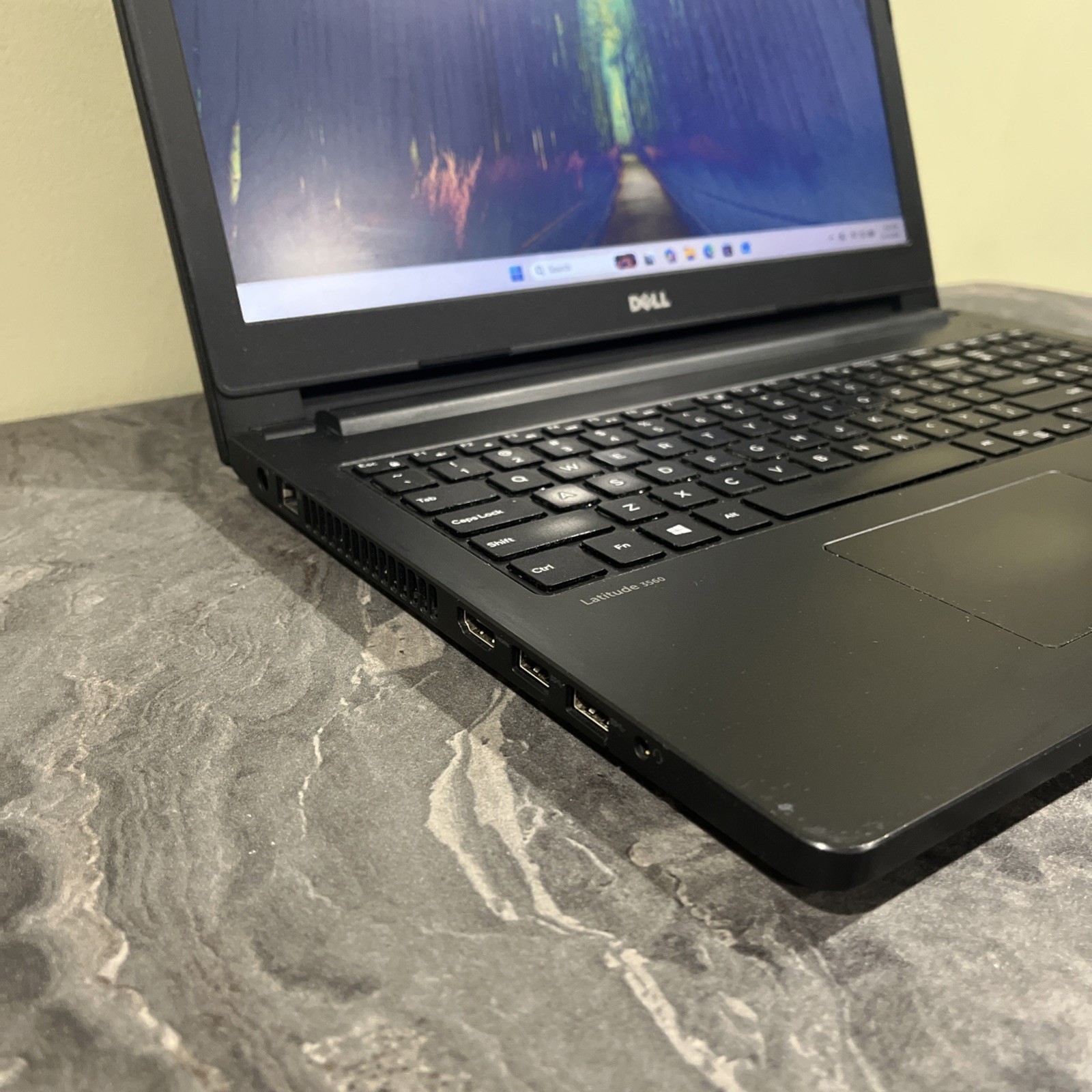 Dell Latitude 3560 15.6″ Laptop i3-5005U 2GHz 4 GB RAM 240GB SSD Win 11 Pro