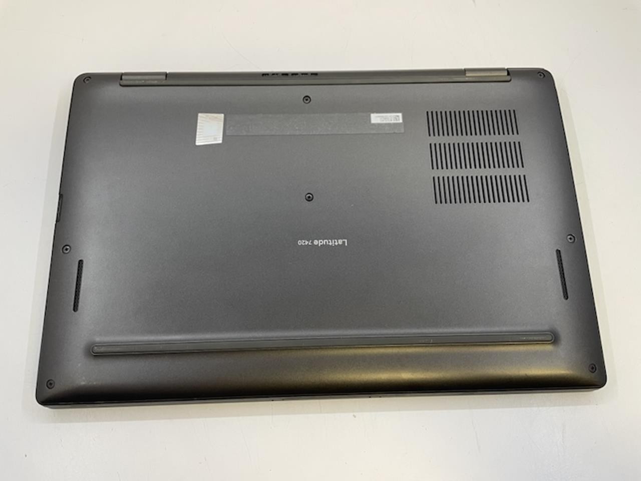 DELL LATITUDE 7420 Laptop w/Intel Core i5-1135G7 2.40 GHZ + 8 GB | No HD/Battery