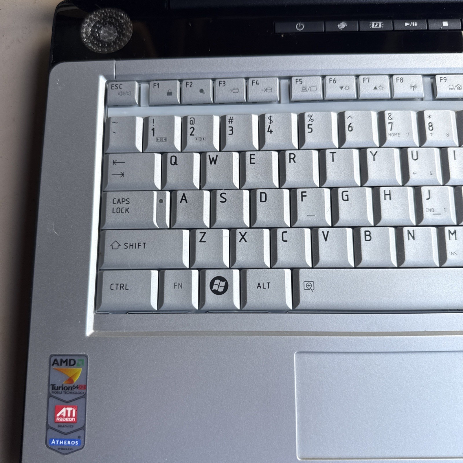 Toshiba Satellite A215-S4747 AMD Turion 64 X2 No Batt Windows Vista w/ Key As Is