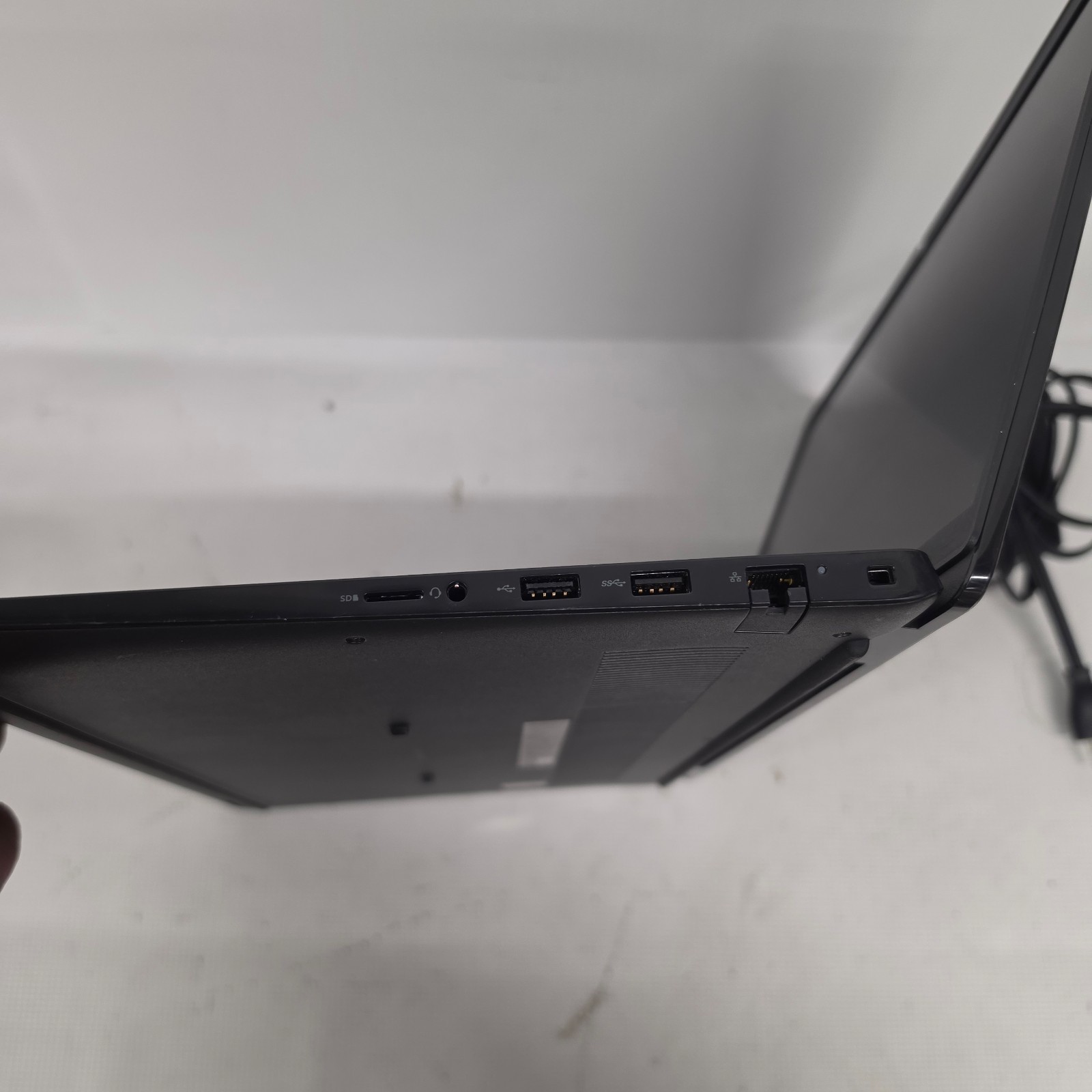 Dell Latitude 3520 15.6″ i5-1135G7 2.4Ghz Iris XE 8GB Ram Win 11 Pro Laptop