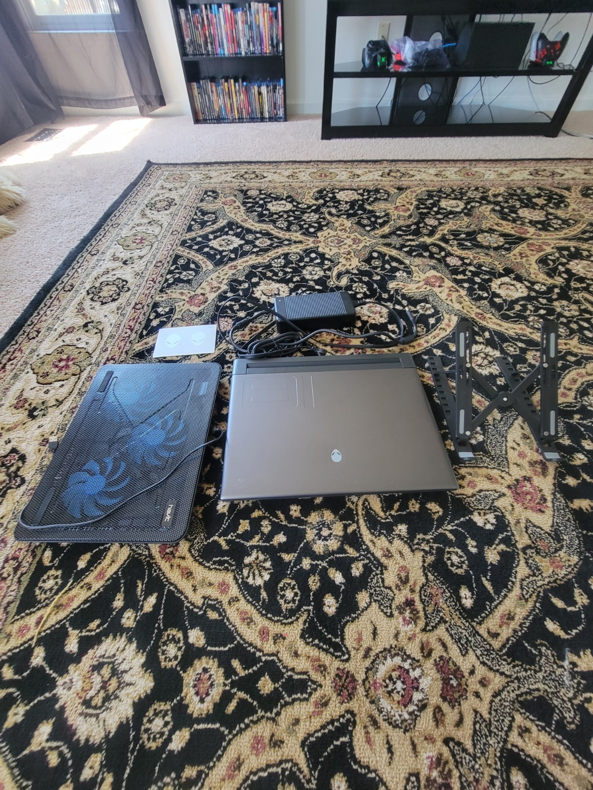 Alienware m18 R1 18in Ryzen 9 7845HX 32GB RTX 4070 2TB SSD W11H