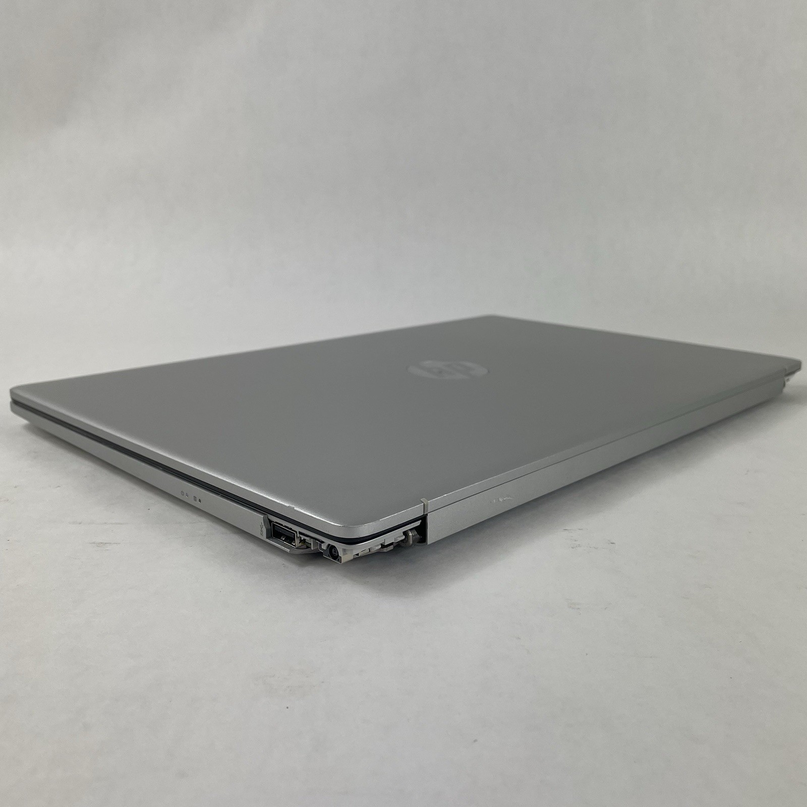 HP 17+-cn000 17.3″ i7-1165G7 2.80 GHz 8 GB RAM No SSD No OS – Bad Corners