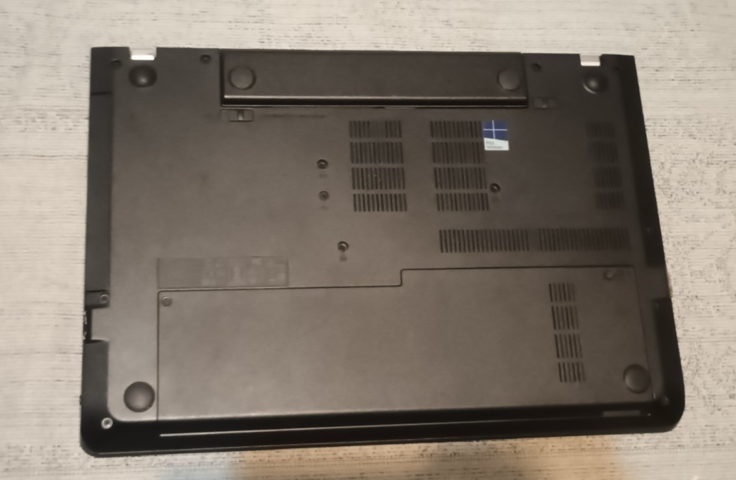 Lenovo ThinkPad E570 i7-7500U 16GB RAM GTX 950M 250GB SSD 500GB HDD Win 11