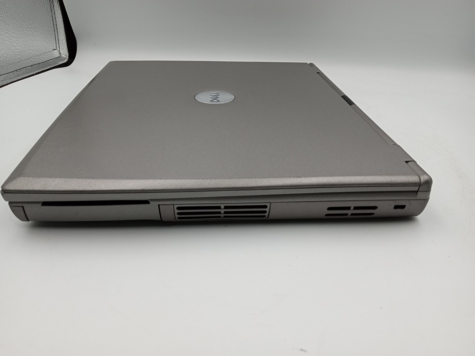 Dell Latitude D400 12.1″ Intel Pentium M 1.5GB RAM 80GB HDD WinXP – READ -RR