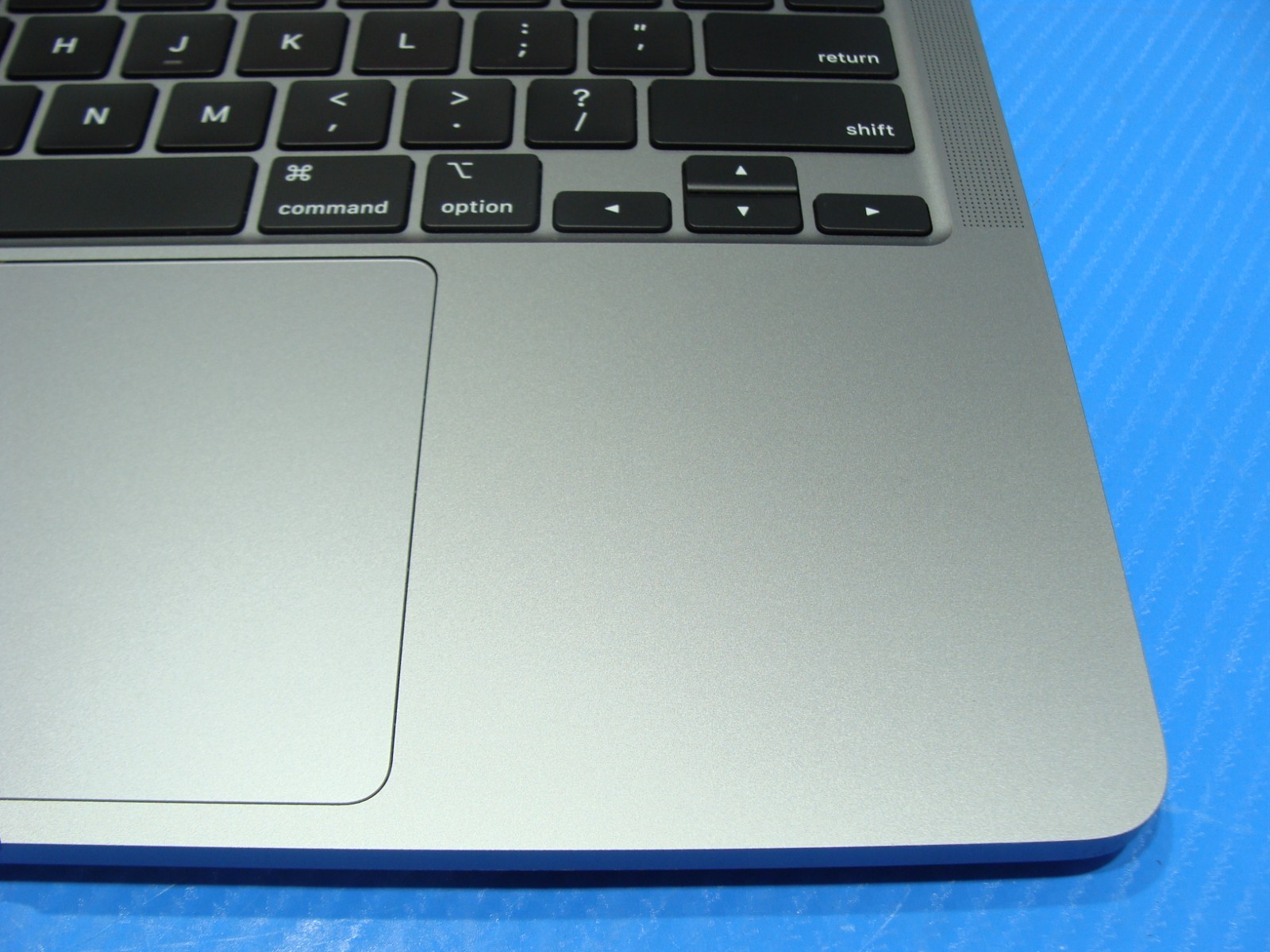 Apple MacBook Pro 13″ (2020) A2251/BTO i7-1068NG7 2.3GHz 32GB 512GB Sequoia +PA