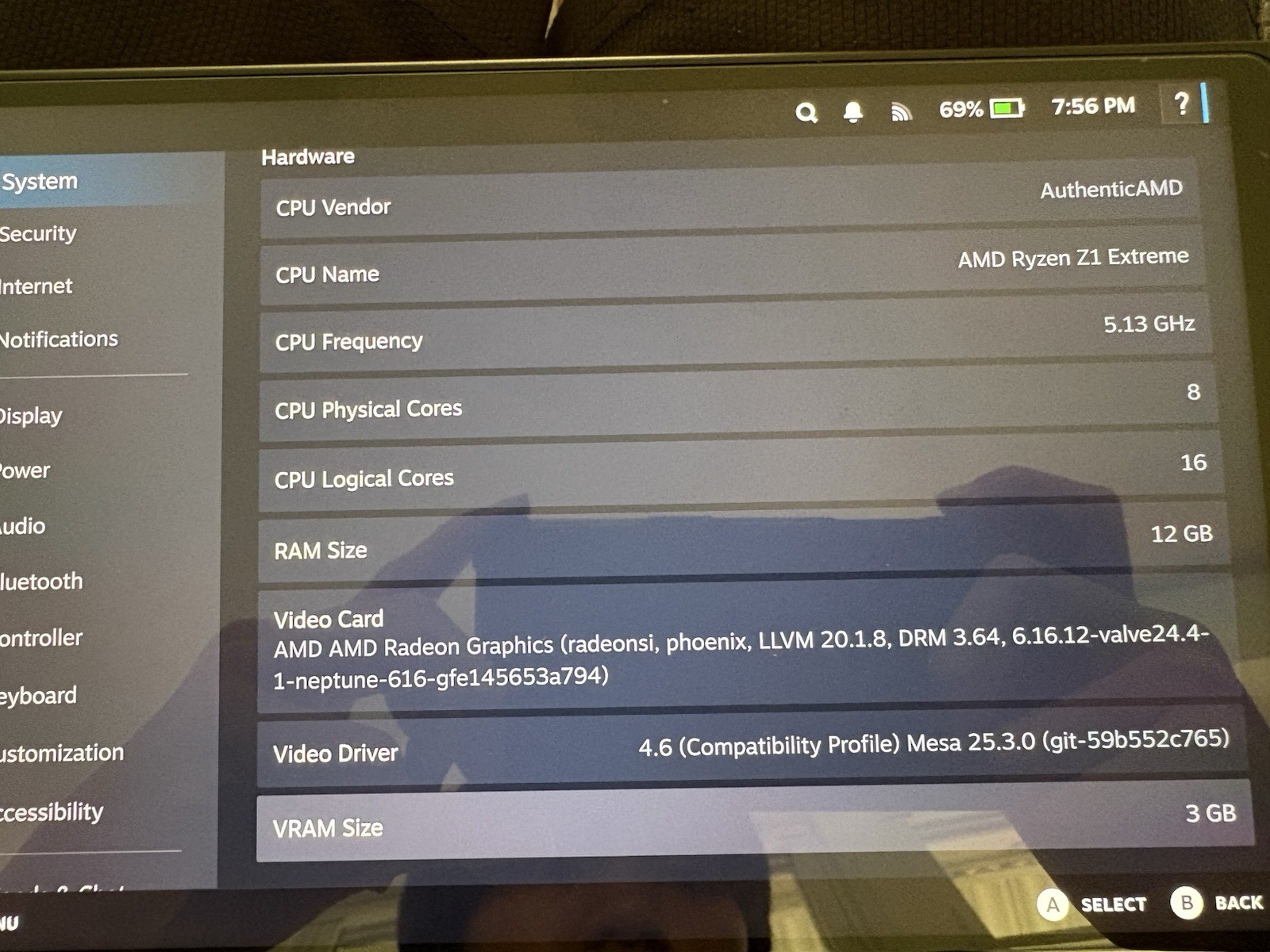 Lenovo Legion Go 8.8 in (1TB SSD, AMD Ryzen Z1 Extreme, 3.3GHz, 16GB RAM)…