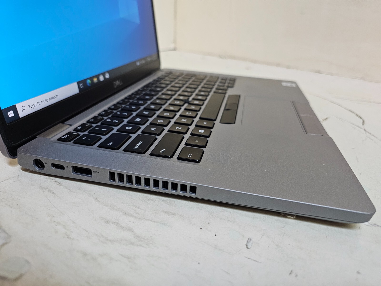 Dell Latitude 5410 Laptop – 1.7 GHz i5-10310U 16GB 256GB SSD Webcam 14″