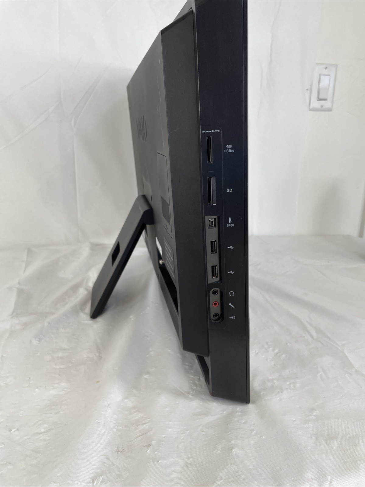 Sony VAIO VPCL114FX 24” All-In-One PC | Core 2 Duo | 4GB | Bad CD Drive | NO HDD