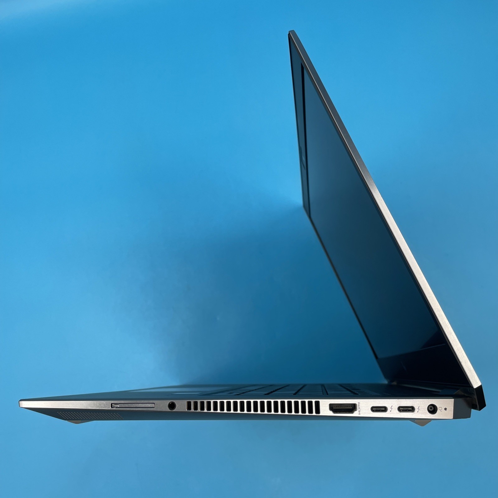 HP ZBook Studio G5 | i7-8850H | 8GB RAM | NO SSD | P1000 | NO OS | 69% BATT