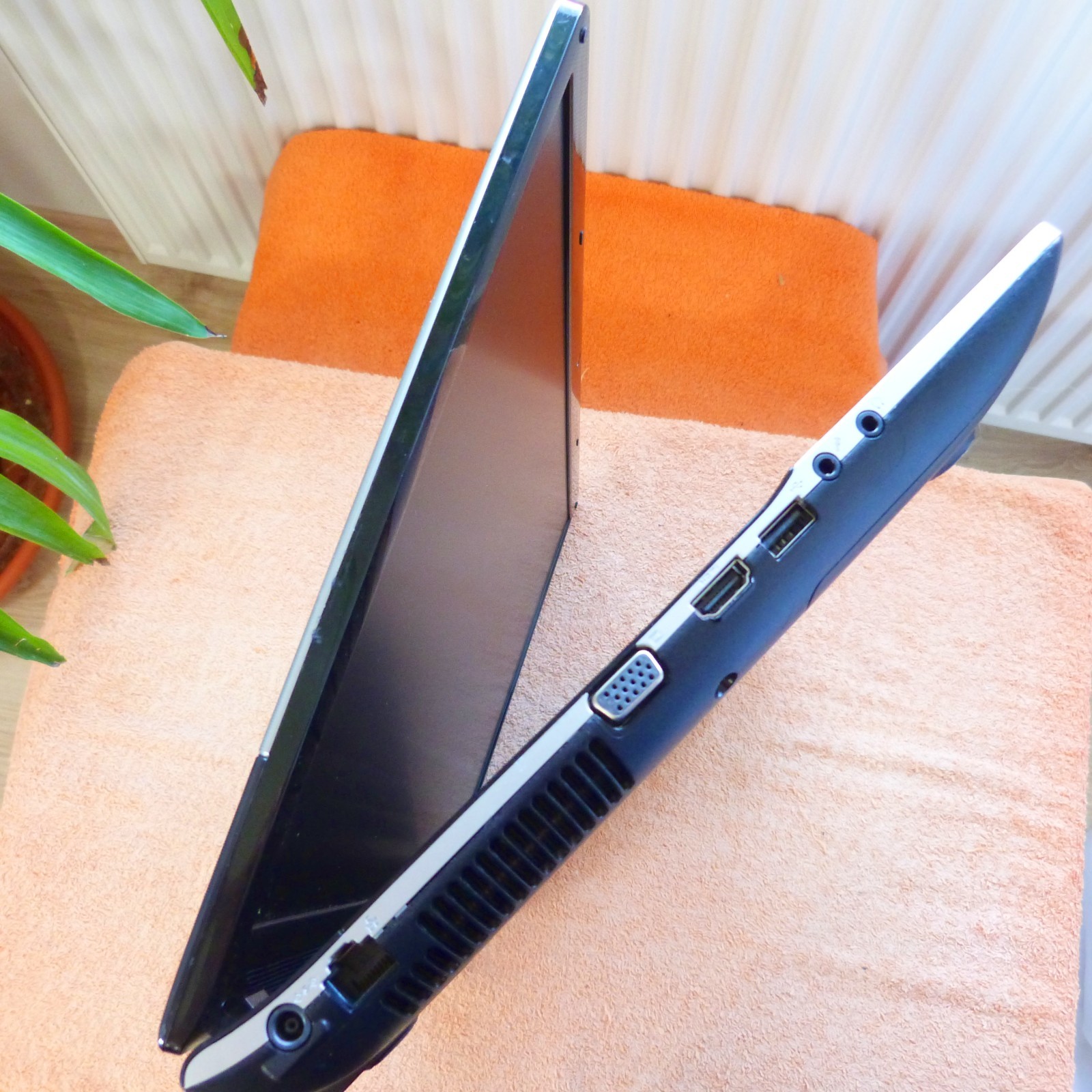 Samsung 305E PREMIUM 17″ l Windows 10 HDD l 4GB RAM l AMD A6 DUAL CORE HDMI
