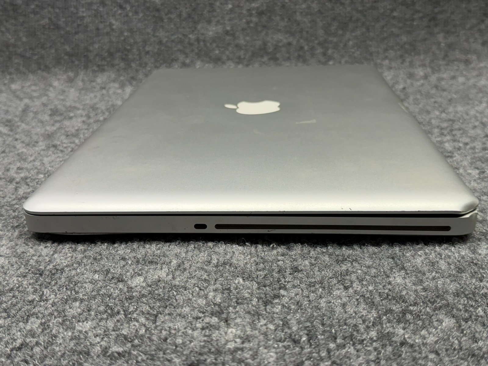 Apple MacBook Pro A1286 15″ Laptop Intel Core 2 Duo P8600 2.40GHz 4GB RAM 250GB