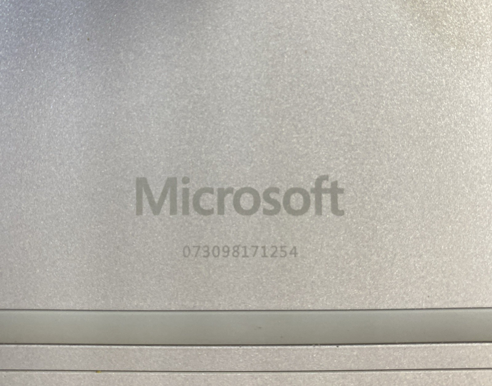 Microsoft SurfaceBook 13.5″ i5-6300U 2.40 GHz 8 GB RAM 128 GB SSD Win10/Read