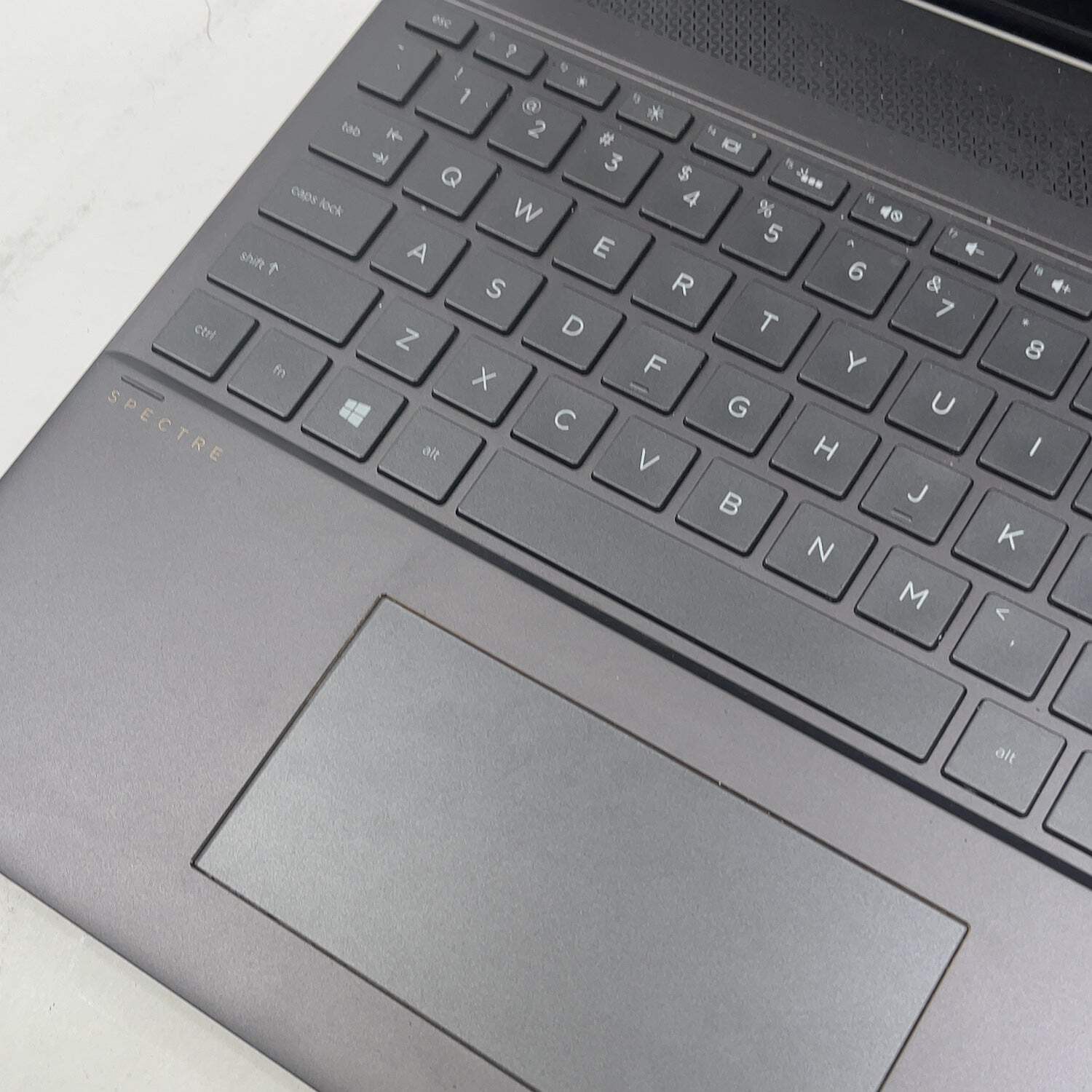 HP Spectre x360 15.6″ i7-8550U 2.0GHz 16GB RAM 256GB SSD GeForce MX150