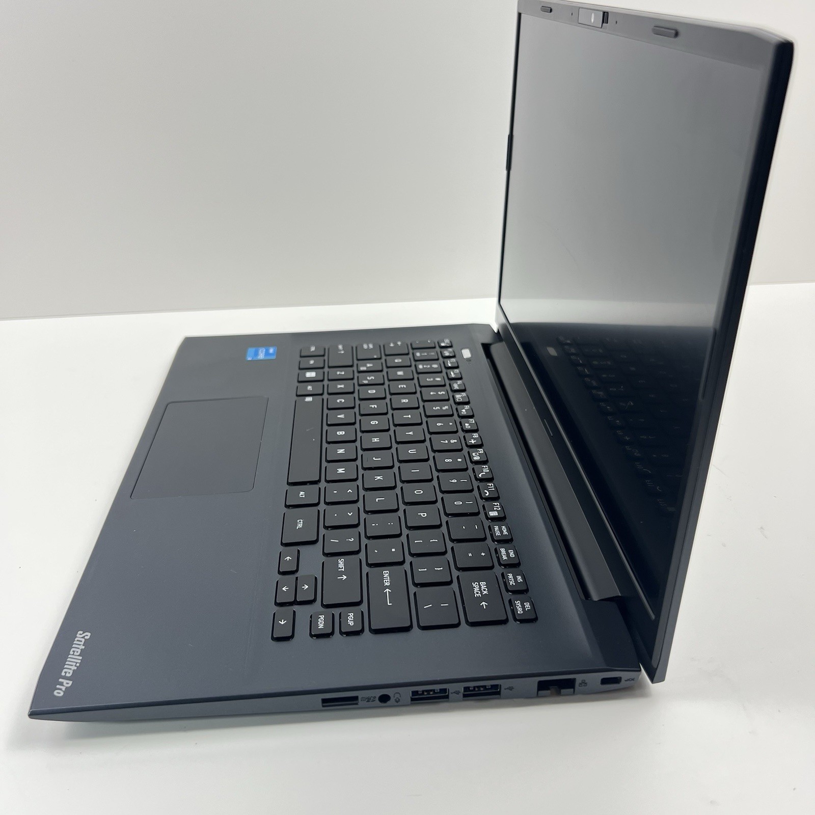 Dynabook Satellite Pro C40-K 14″ AMD Ryzen 3 7370U 8GB Ram 256GB SSD, Win 11