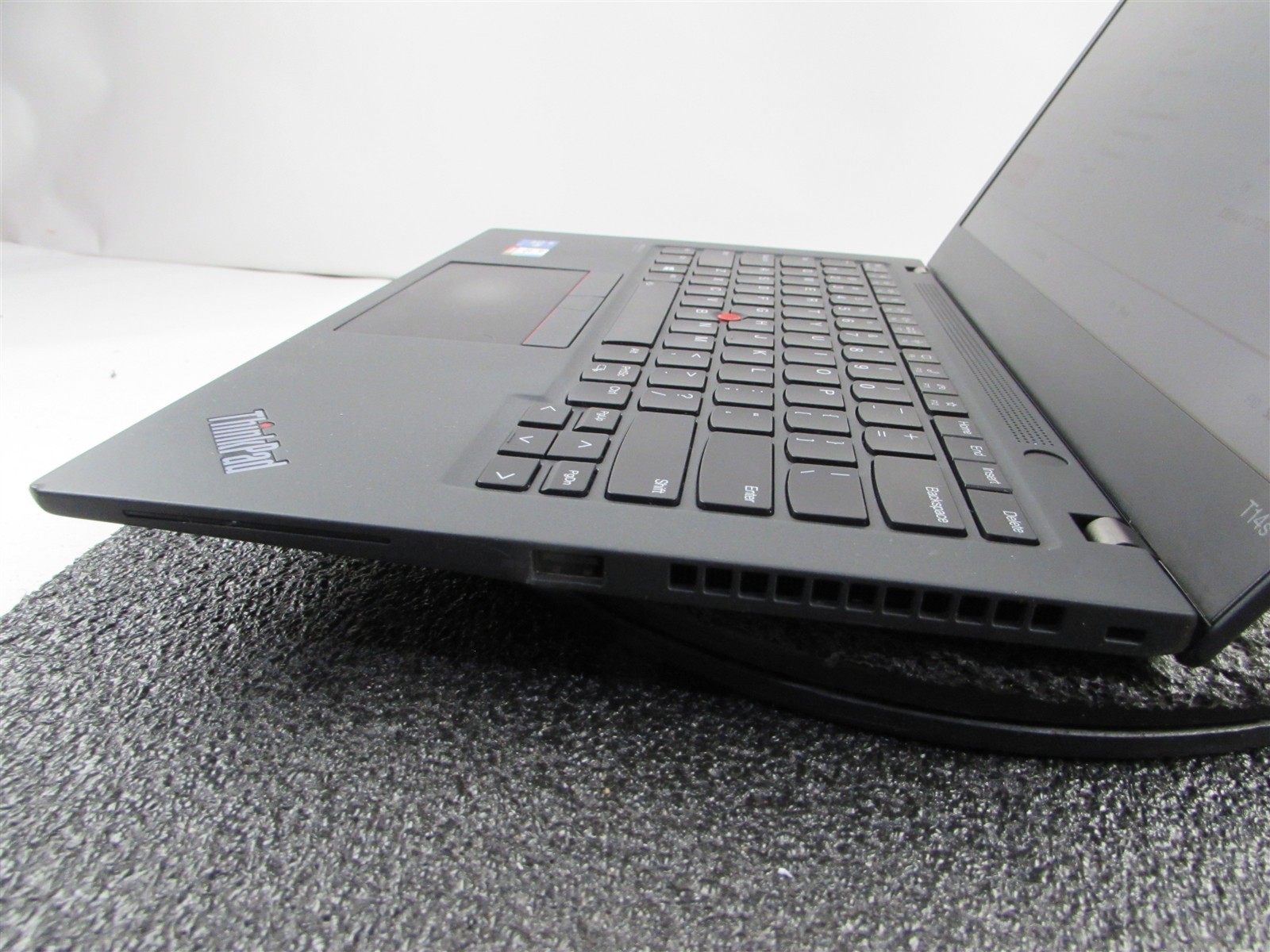 LENOVO THINKPAD T14S (GEN 2) FHD TOUCH i7-1185G7 512GB SSD 32GB RAM NO O.S/No AC