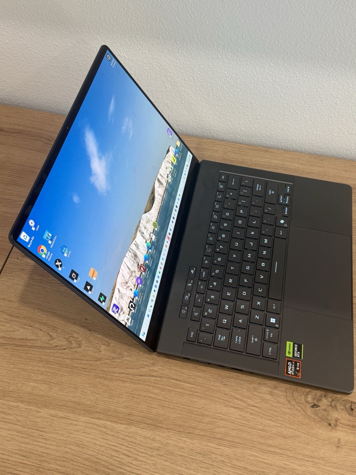 ASUS ROG Zephyrus G14 14″ OLED 3K 120Hz-Ryzen AI 9 HX 370 – 32GB -RTX 5070 Ti