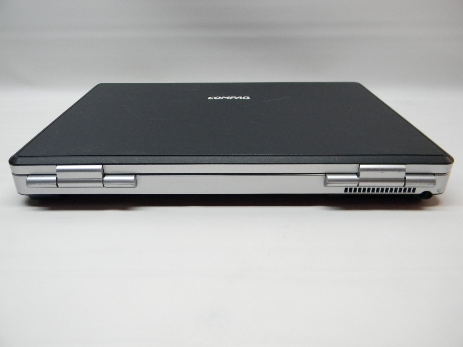 Compaq Presario v2000 Laptop DOES NOT BOOT exc 14.1″ glossy widescreen #00263