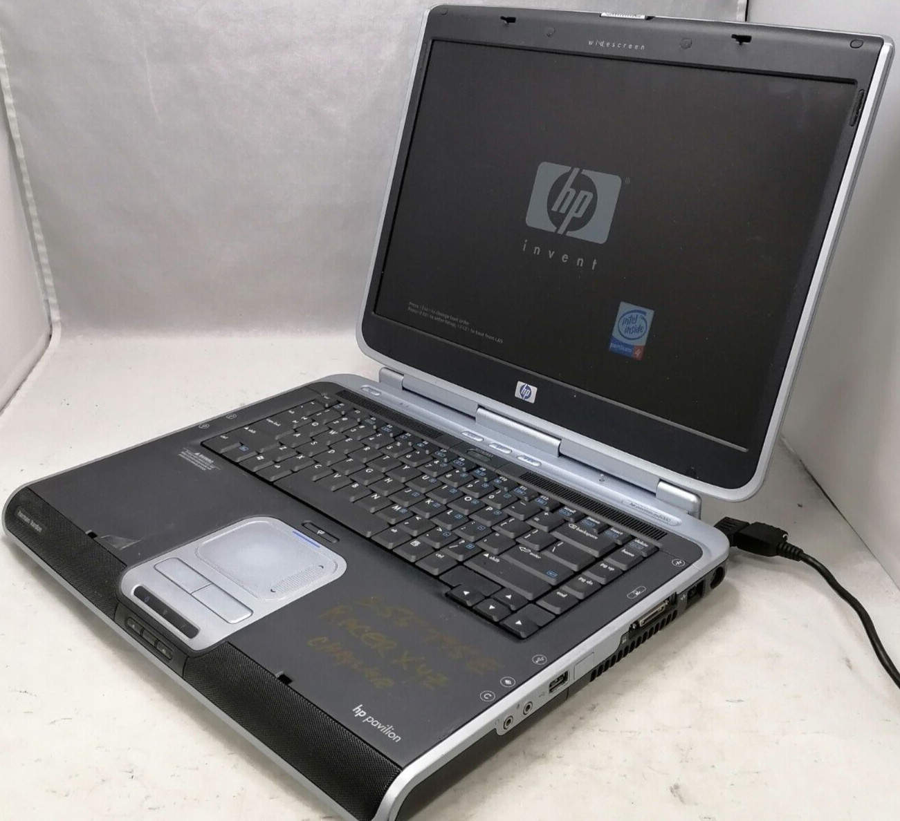 FOR PARTS 15.4″ HP Pavilion zv5230us (Pentium 4/256 MB RAM/NO HDD)
