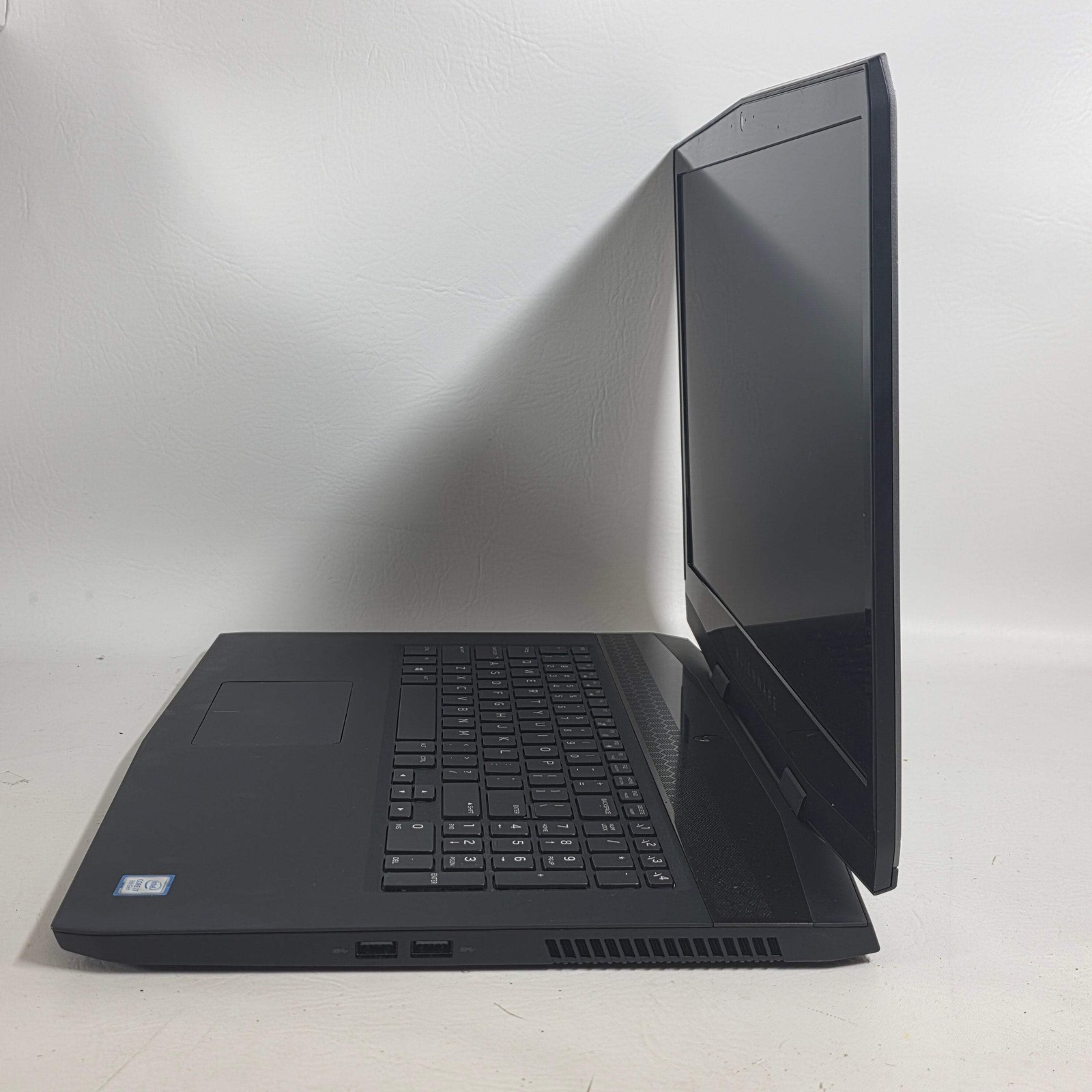 Alienware M17 D6USBF 17.3″ i7-8750H 2.2GHz 16GB RAM 954GB SSD 932GB HDD GeForce