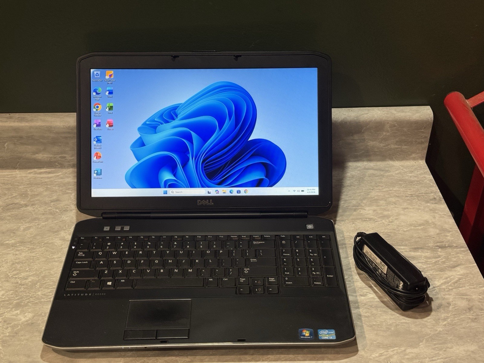 Dell Latitude E5530 Laptop Intel i3-3110M 2.4GHz 8gb RAM 240gb SSD Windows 11