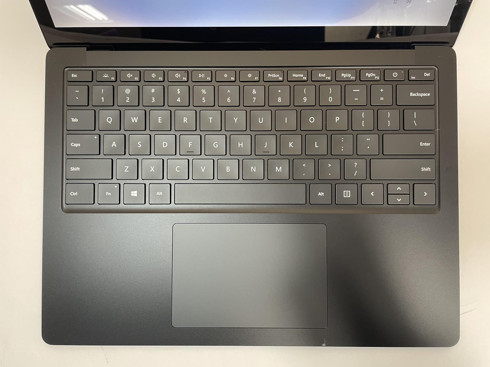 MICROSOFT Surface Laptop 3 13.5″ Core i7 1065G7 16GB 256GB NVMe Windows 11 -Good