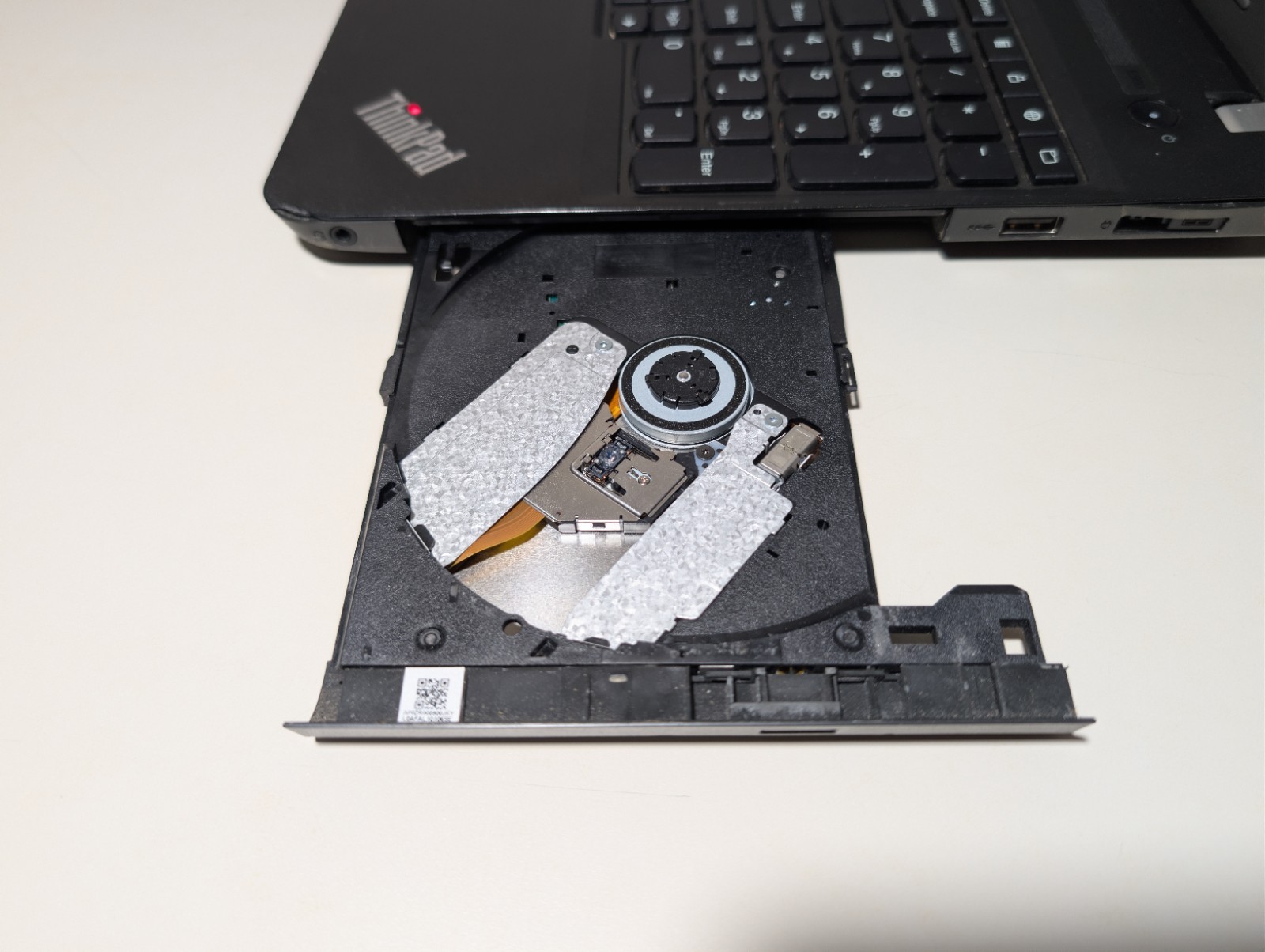 LENOVO THINKPAD E560 | i7-6500U 16GB RAM 256GB SSD | FHD AMD Radeon R7 DVD