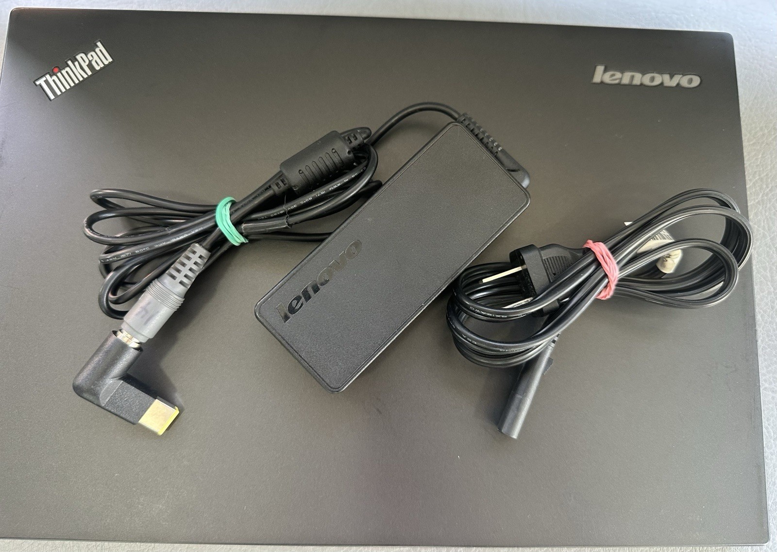 Lenovo T450S 14” I5-5300U@2.30GHz 12GB RAM 250GB SSD Windows 10 Pro, 2 Batteries