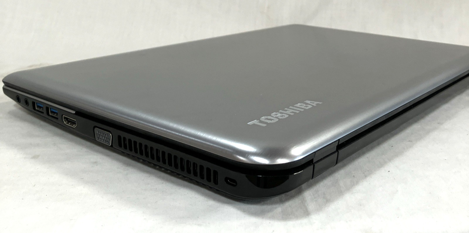 Toshiba Satellite S55T-A5389 15.6” Laptop Intel 2.40GHz 8GB RAM 699GB HDD
