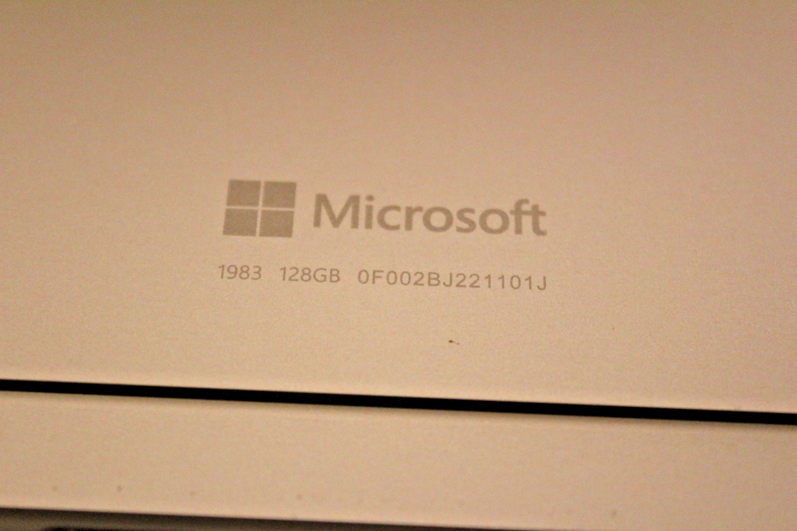 Microsoft Surface Pro 8 (1983) 13″ 128GB, Intel i5 11th, 8GB w/ Keyboard & Mouse