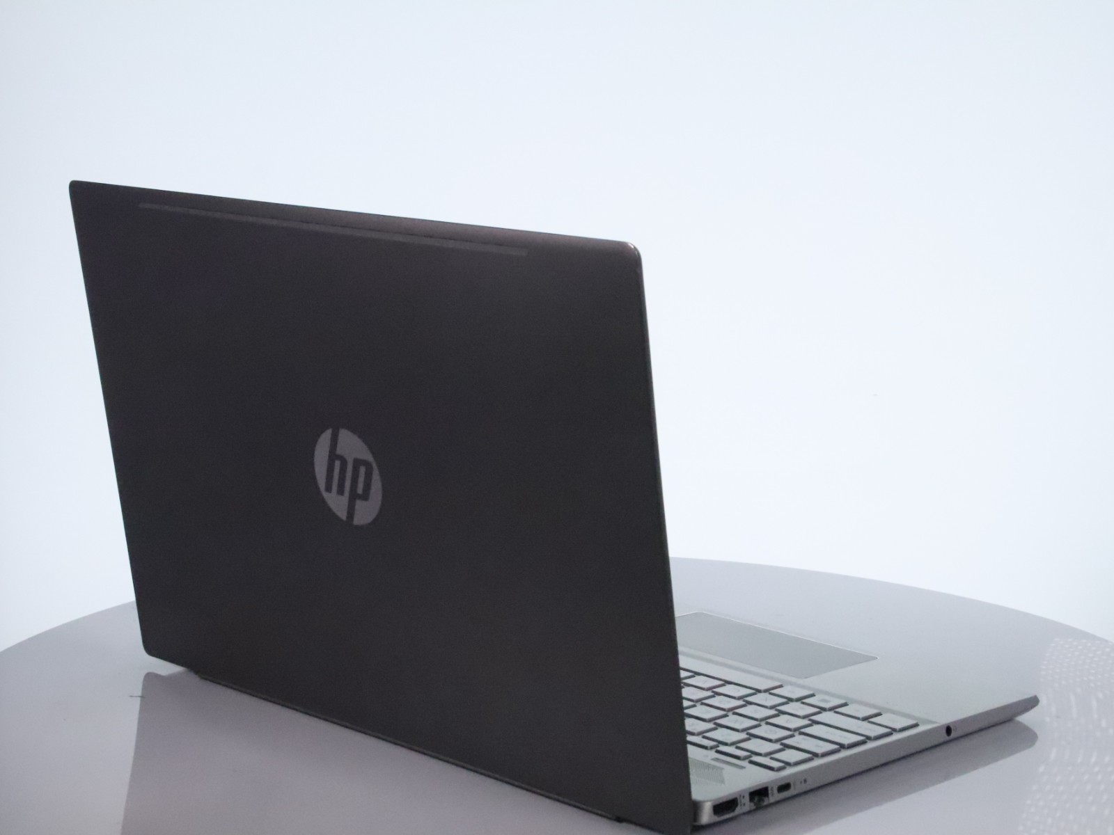 HP 15-CS2071NR Core i7-8565U 8GB RAM 256GB SSD Geforce MX250 W11P w/ 65W Adapter