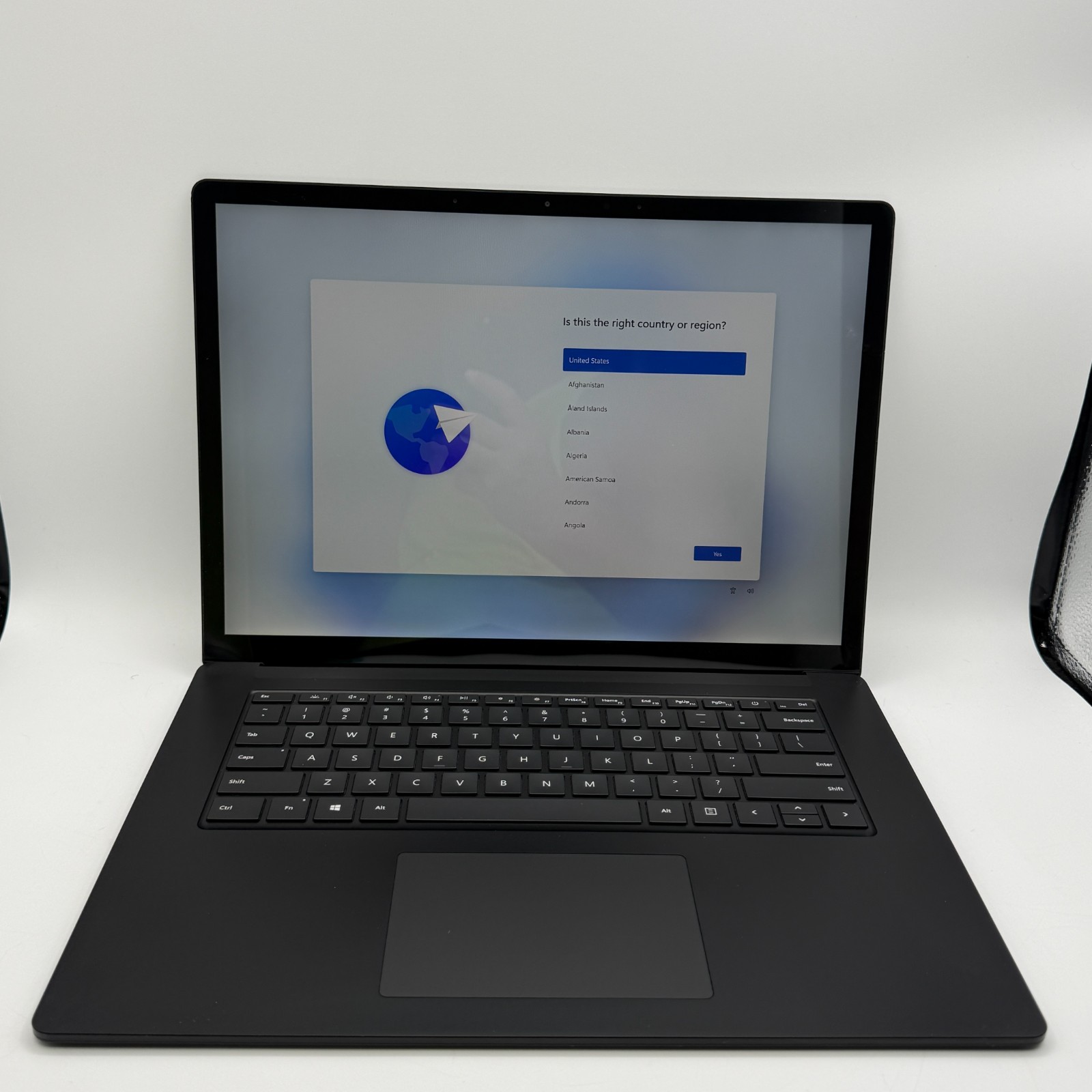 Microsoft Surface Laptop 3 15″ i7-1065G7 16GB 256GB SSD Win11 Pro Black FAIR