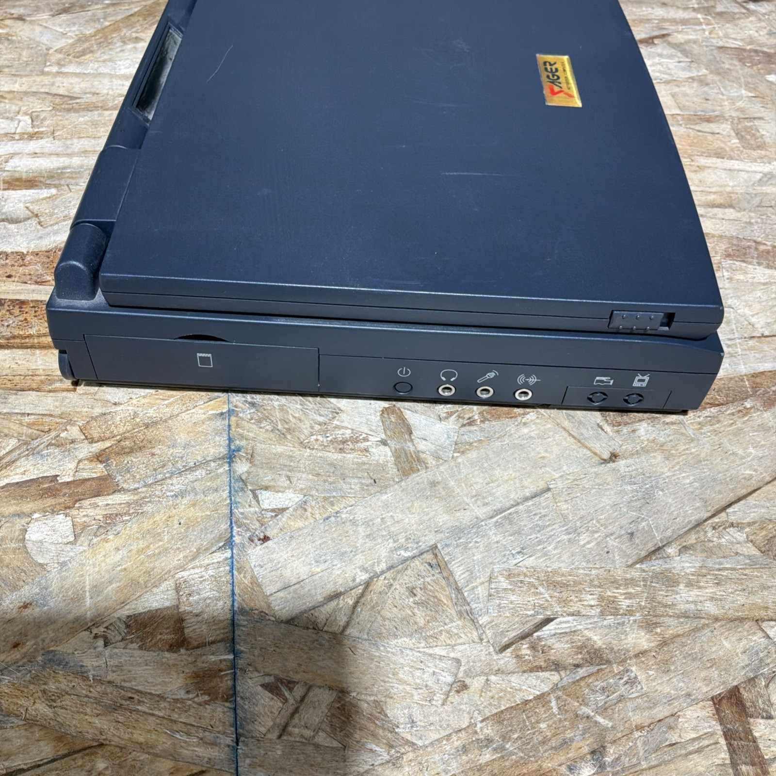 Rare Sager Clevo Model 86 Notebook Computer Vintage Laptop Untested No HD C318