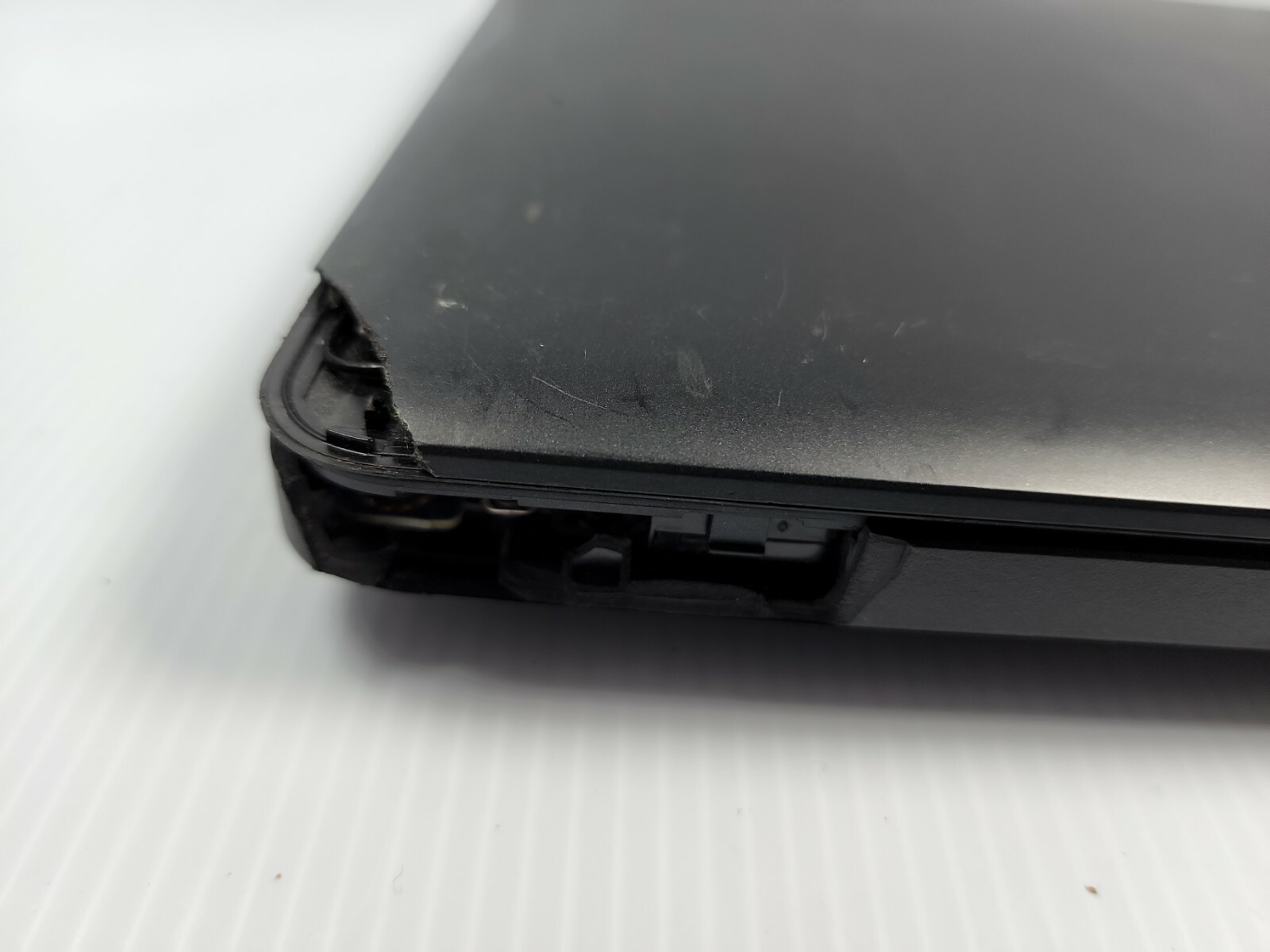 DELL LATITUDE E5440 14″ LAPTOP Intel i5 broken screen as is