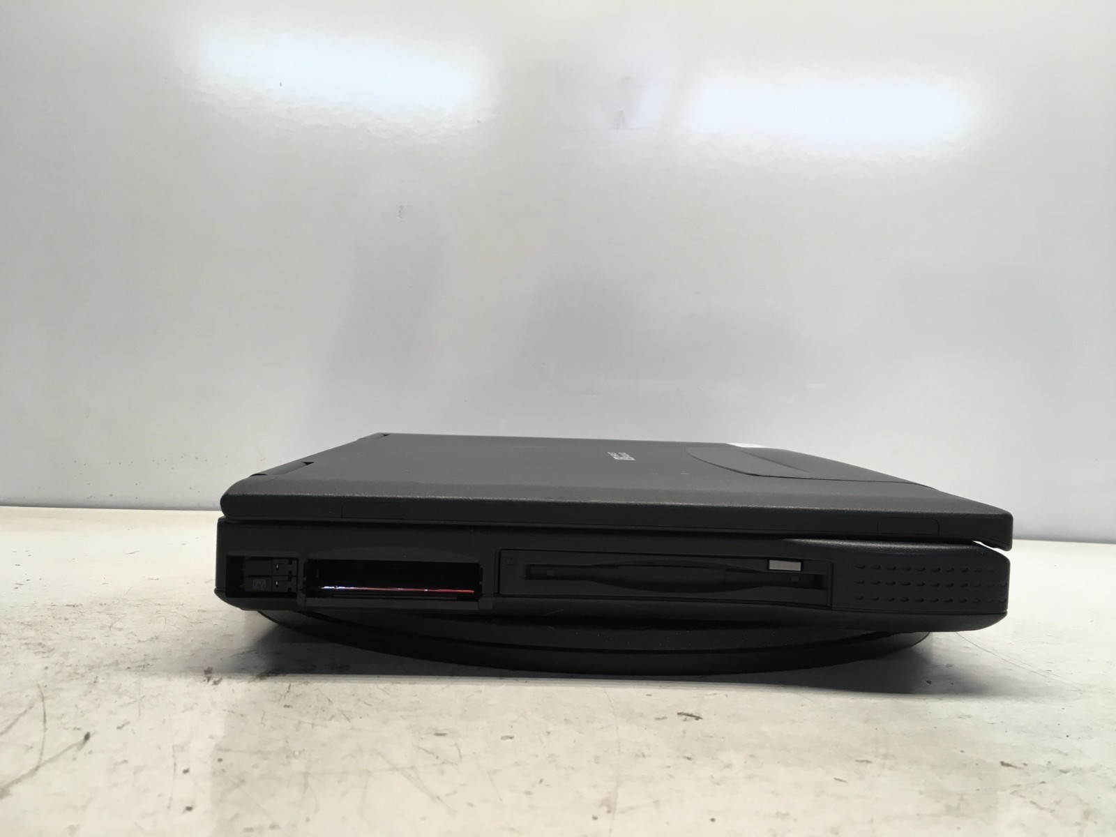 Vintage HP Pavilion Intel Pentium III 600MHz 127 MB NO HDD/Battery