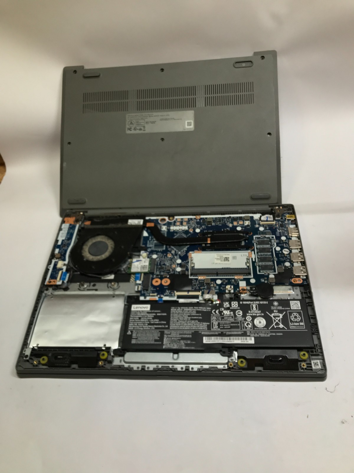 Lenovo IdeaPad 3 14ITL05 14″ Intel i3 8GB RAM NO SSD For Parts WILL NOT BOOT