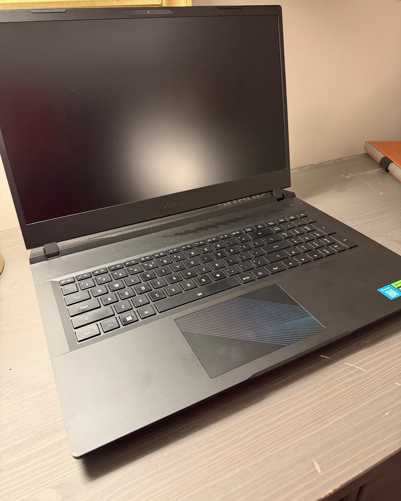 Gigabyte AORUS 17 Laptop- i7-13700H | RTX 4070 | 16GB RAM | 1TB SSD