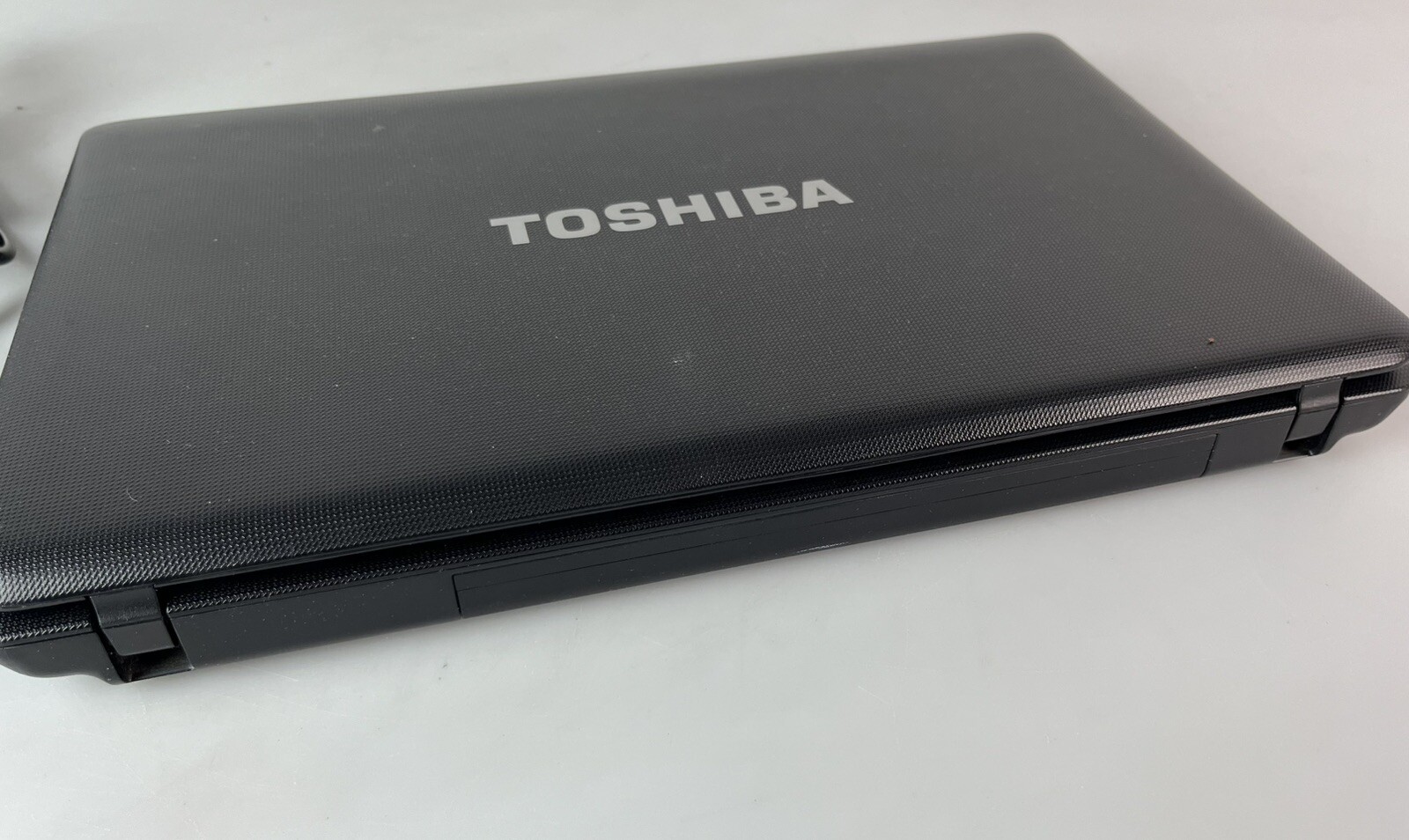 Toshiba Satellite C855d-S5303 AMD E-350 1.60 GHzLaptop Windows 10